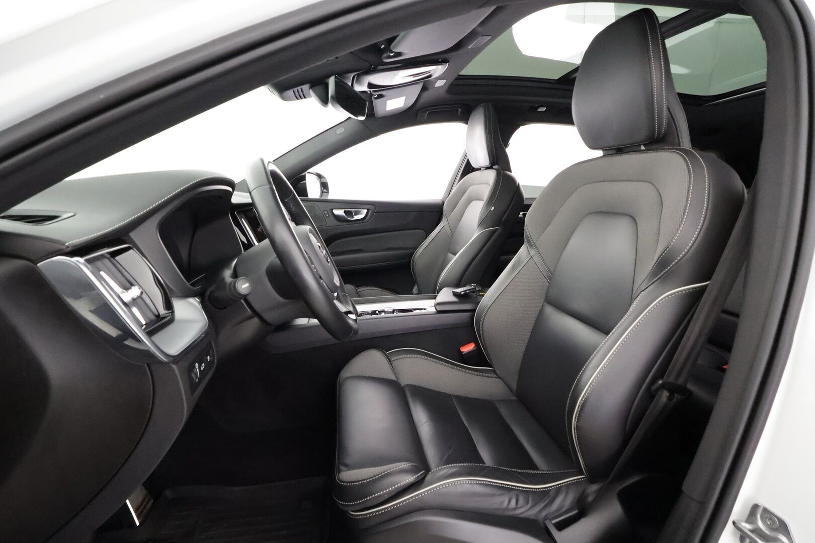 Volvo XC60 2022 T6 TwE AWD Business R-Design Edition aut - | ACC | Koukku | Webasto | H/K | Panorama | Muistipenkki | P.Kamera | LED | Puolinahat Sporttipenkit | Keyless | Apple&Android | 1.Om suomi-auto | Kahdet Renkaat | Merkkihuollettu |