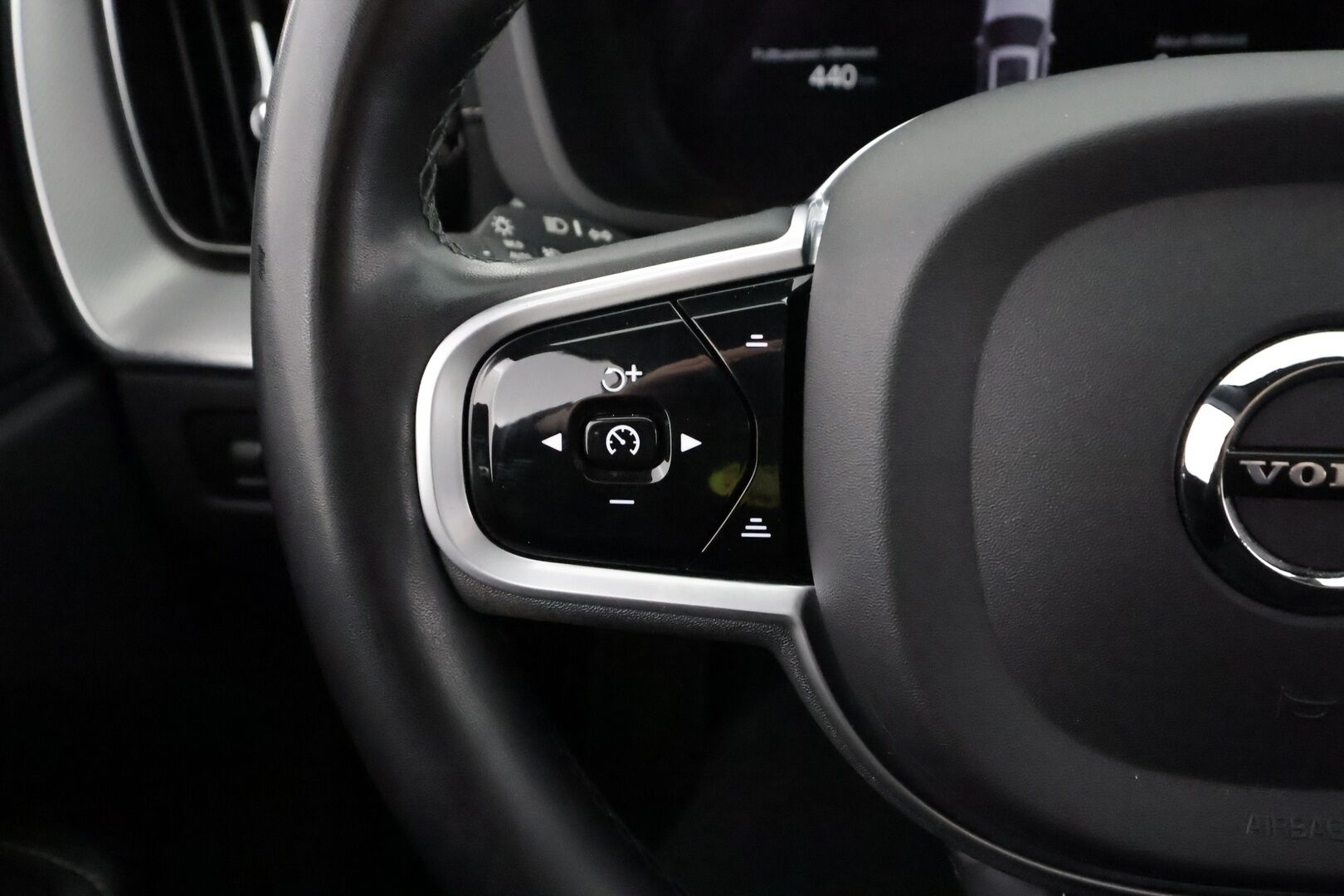 Volvo XC60 2022 T6 TwE AWD Business R-Design Edition aut - | ACC | Koukku | Webasto | H/K | Panorama | Muistipenkki | P.Kamera | LED | Puolinahat Sporttipenkit | Keyless | Apple&Android | 1.Om suomi-auto | Kahdet Renkaat | Merkkihuollettu |