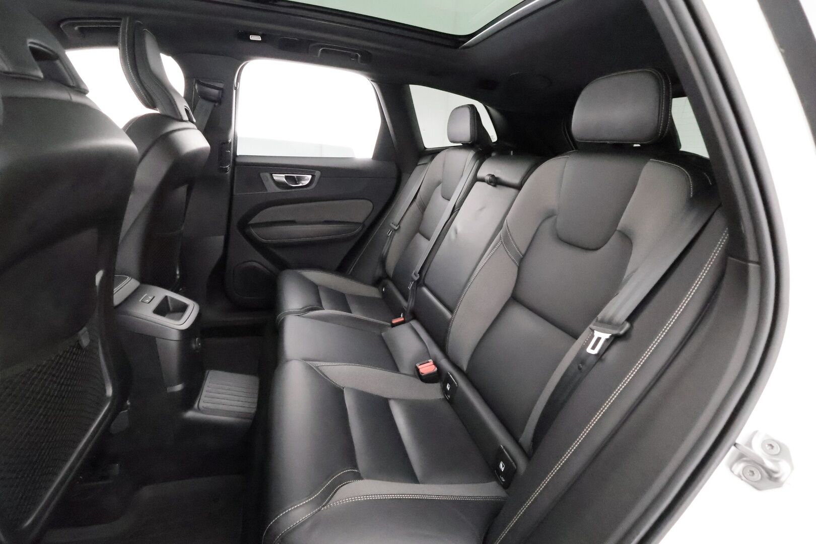 Volvo XC60 2022 T6 TwE AWD Business R-Design Edition aut - | ACC | Koukku | Webasto | H/K | Panorama | Muistipenkki | P.Kamera | LED | Puolinahat Sporttipenkit | Keyless | Apple&Android | 1.Om suomi-auto | Kahdet Renkaat | Merkkihuollettu |