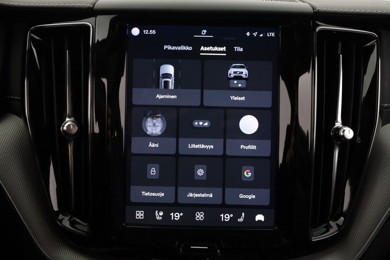 Volvo XC60 2022 T6 TwE AWD Business R-Design Edition aut - | ACC | Koukku | Webasto | H/K | Panorama | Muistipenkki | P.Kamera | LED | Puolinahat Sporttipenkit | Keyless | Apple&Android | 1.Om suomi-auto | Kahdet Renkaat | Merkkihuollettu |