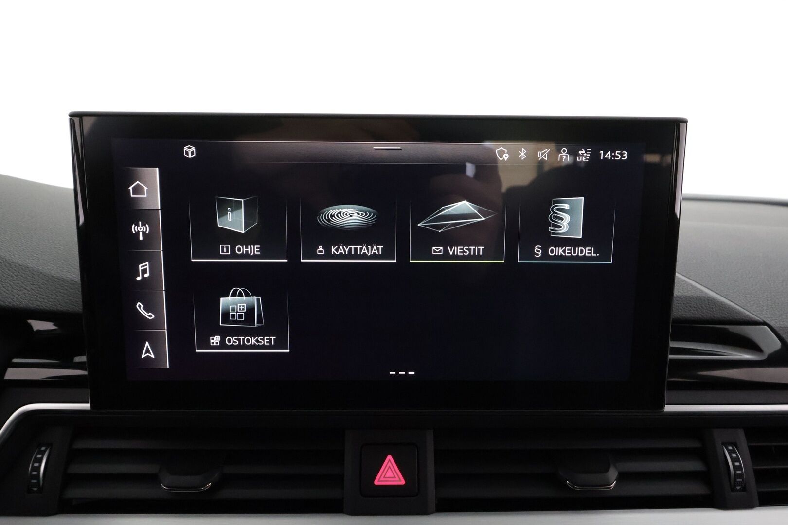 Audi A4 2022 Sedan Business 40 TDI 150 kW MHEV quattro * Webasto / Koukku / ACC / Matrix-LED / P.tutkat / Sportpenkit / Kaistavahti * - 1-om Suomi-auto / Kahdet renkaat - Osta nyt, maksa vasta ensi vuonna