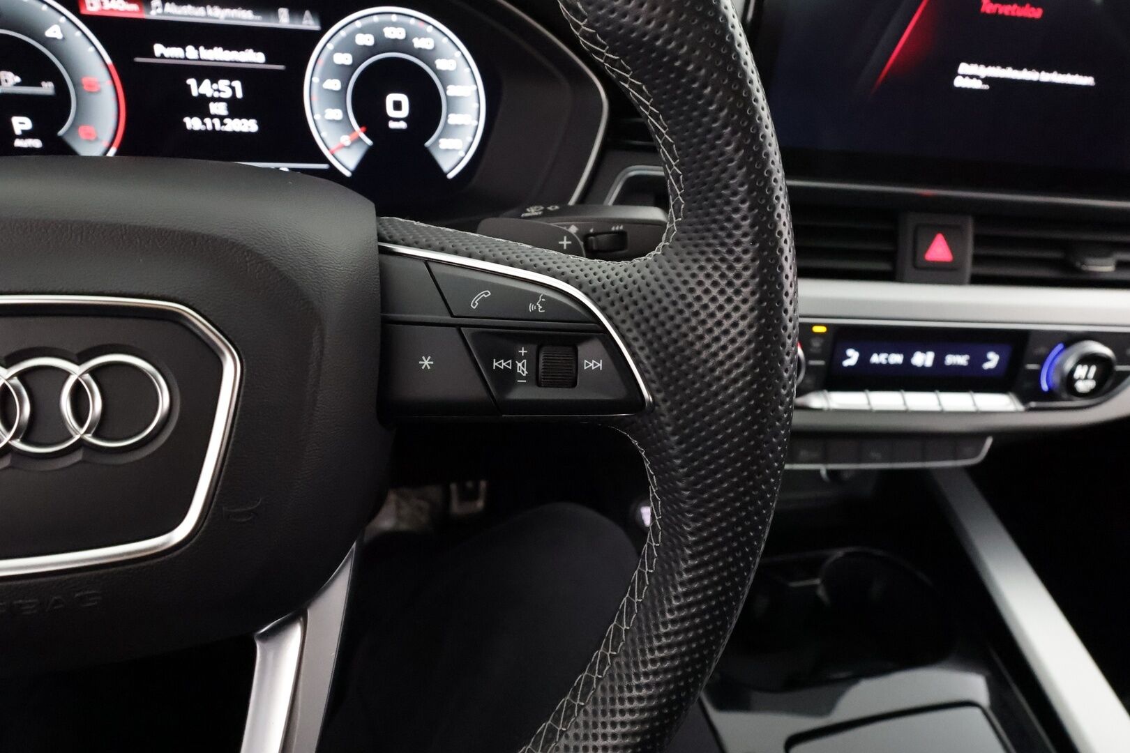 Audi A4 2022 Sedan Business 40 TDI 150 kW MHEV quattro * Webasto / Koukku / ACC / Matrix-LED / P.tutkat / Sportpenkit / Kaistavahti * - 1-om Suomi-auto / Kahdet renkaat - Osta nyt, maksa vasta ensi vuonna