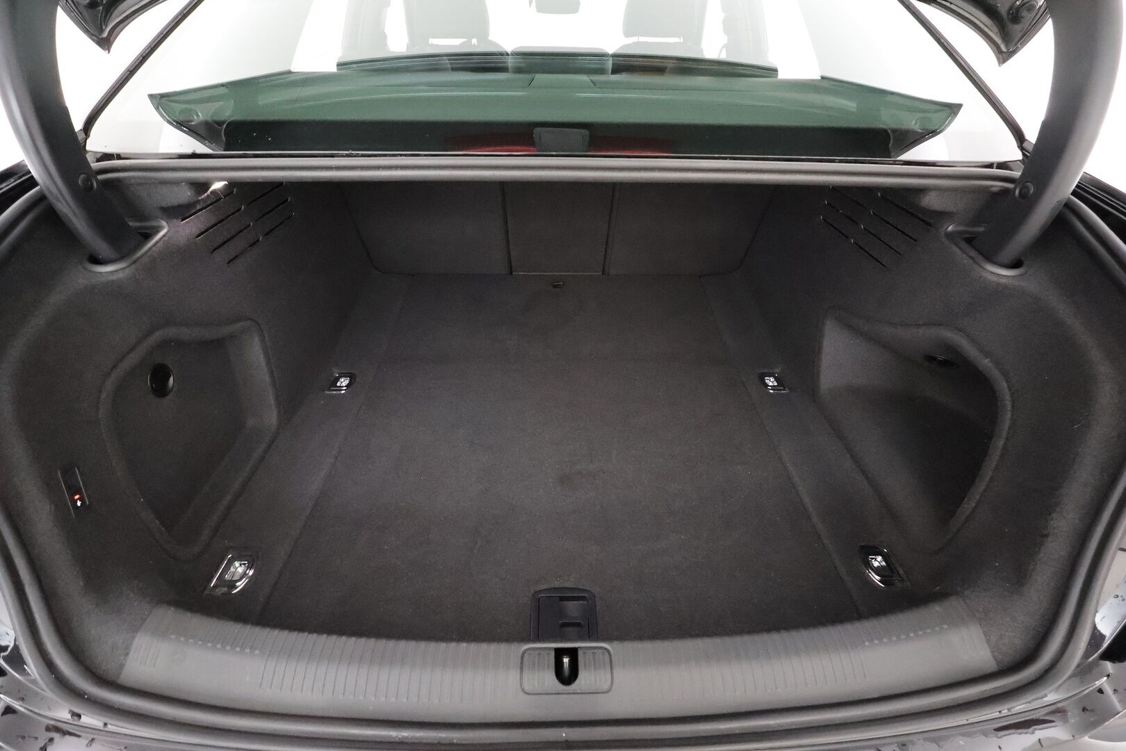 Audi A4 2022 Sedan Business 40 TDI 150 kW MHEV quattro * Webasto / Koukku / ACC / Matrix-LED / P.tutkat / Sportpenkit / Kaistavahti * - 1-om Suomi-auto / Kahdet renkaat - Osta nyt, maksa vasta ensi vuonna