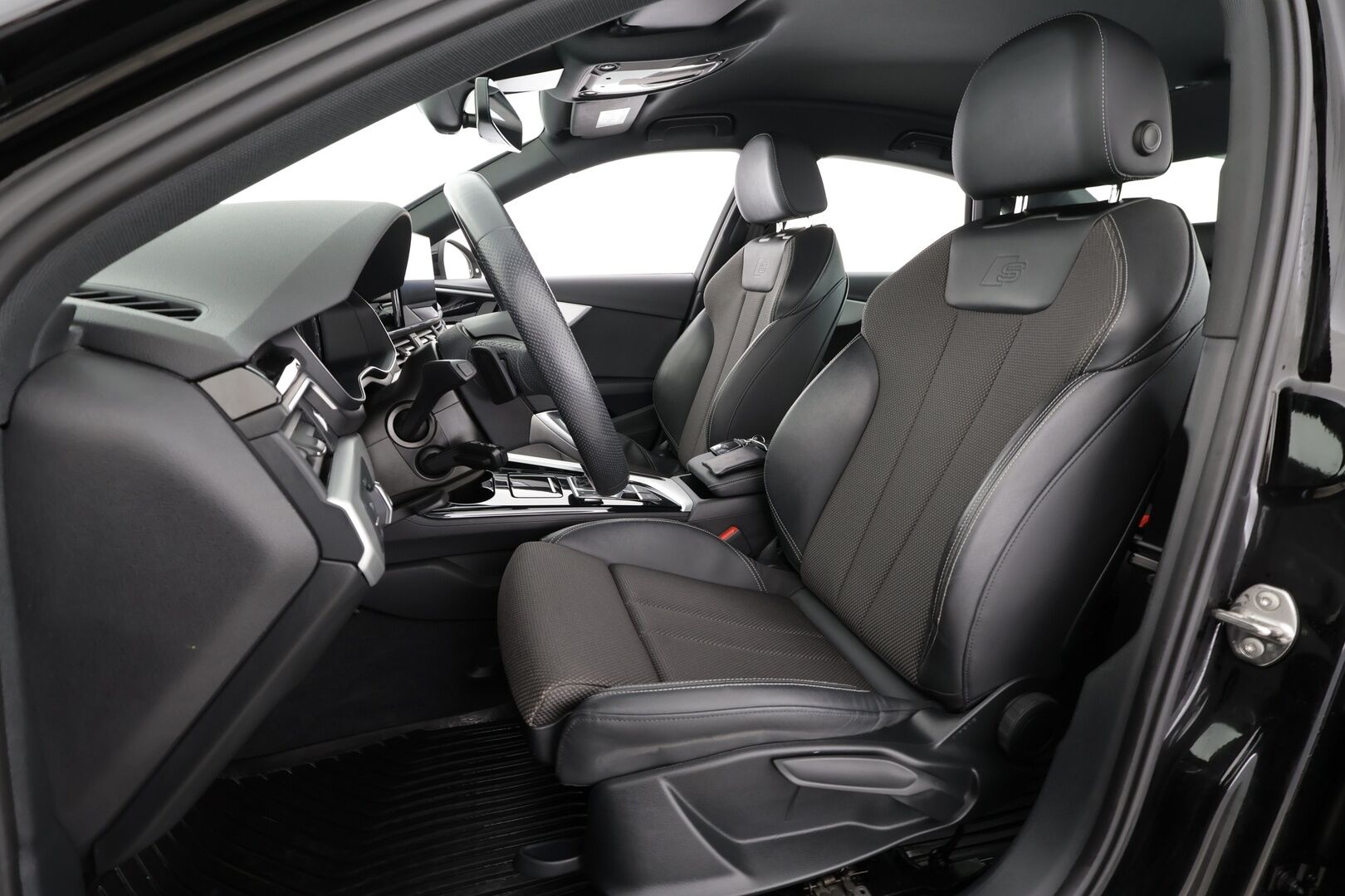 Audi A4 2022 Sedan Business 40 TDI 150 kW MHEV quattro * Webasto / Koukku / ACC / Matrix-LED / P.tutkat / Sportpenkit / Kaistavahti * - 1-om Suomi-auto / Kahdet renkaat - Osta nyt, maksa vasta ensi vuonna