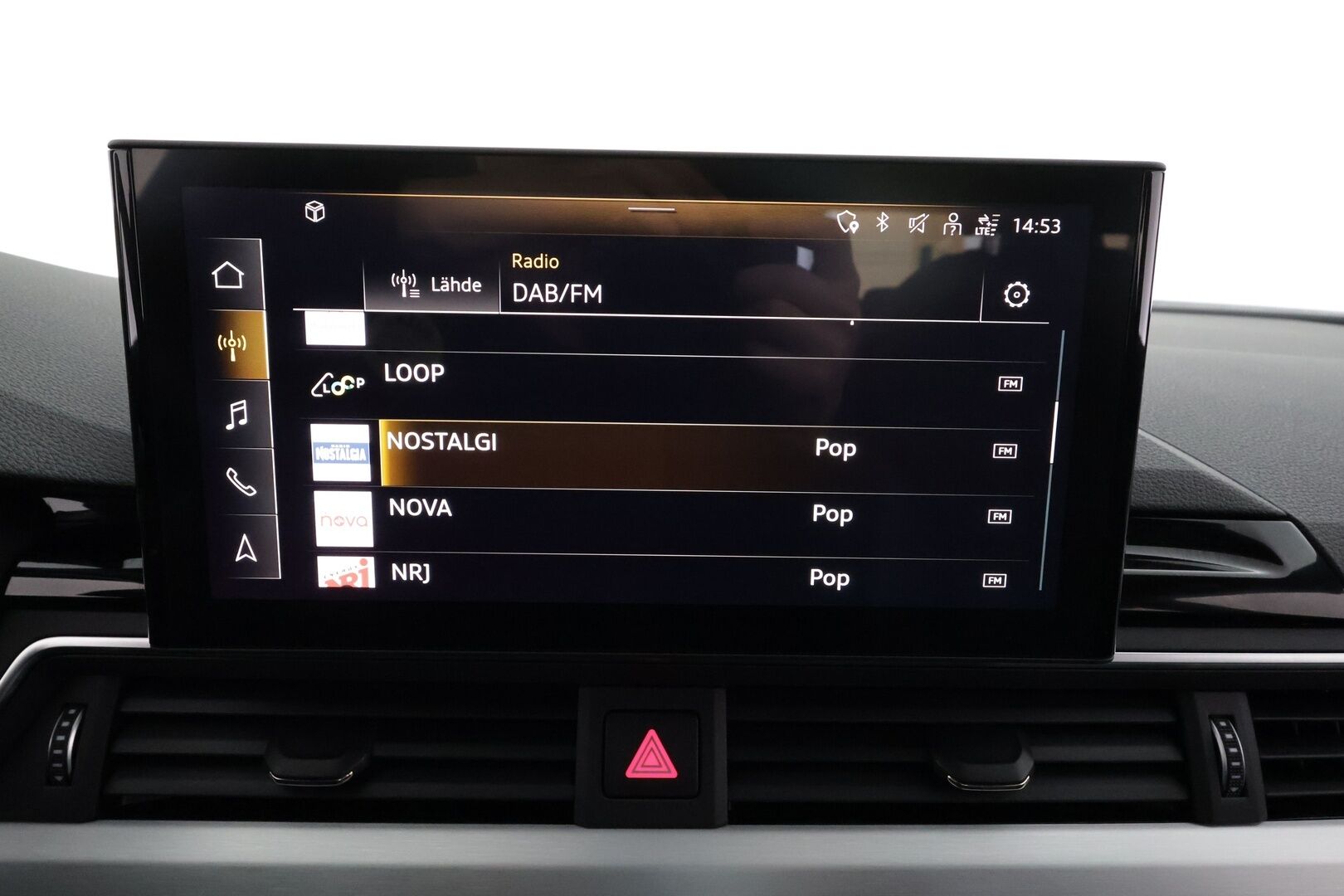 Audi A4 2022 Sedan Business 40 TDI 150 kW MHEV quattro * Webasto / Koukku / ACC / Matrix-LED / P.tutkat / Sportpenkit / Kaistavahti * - 1-om Suomi-auto / Kahdet renkaat - Osta nyt, maksa vasta ensi vuonna