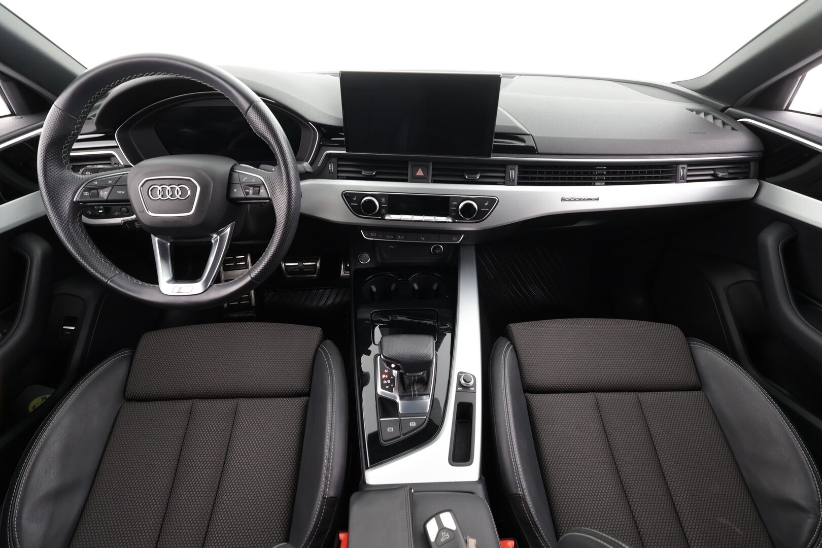 Audi A4 2022 Sedan Business 40 TDI 150 kW MHEV quattro * Webasto / Koukku / ACC / Matrix-LED / P.tutkat / Sportpenkit / Kaistavahti * - 1-om Suomi-auto / Kahdet renkaat - Osta nyt, maksa vasta ensi vuonna