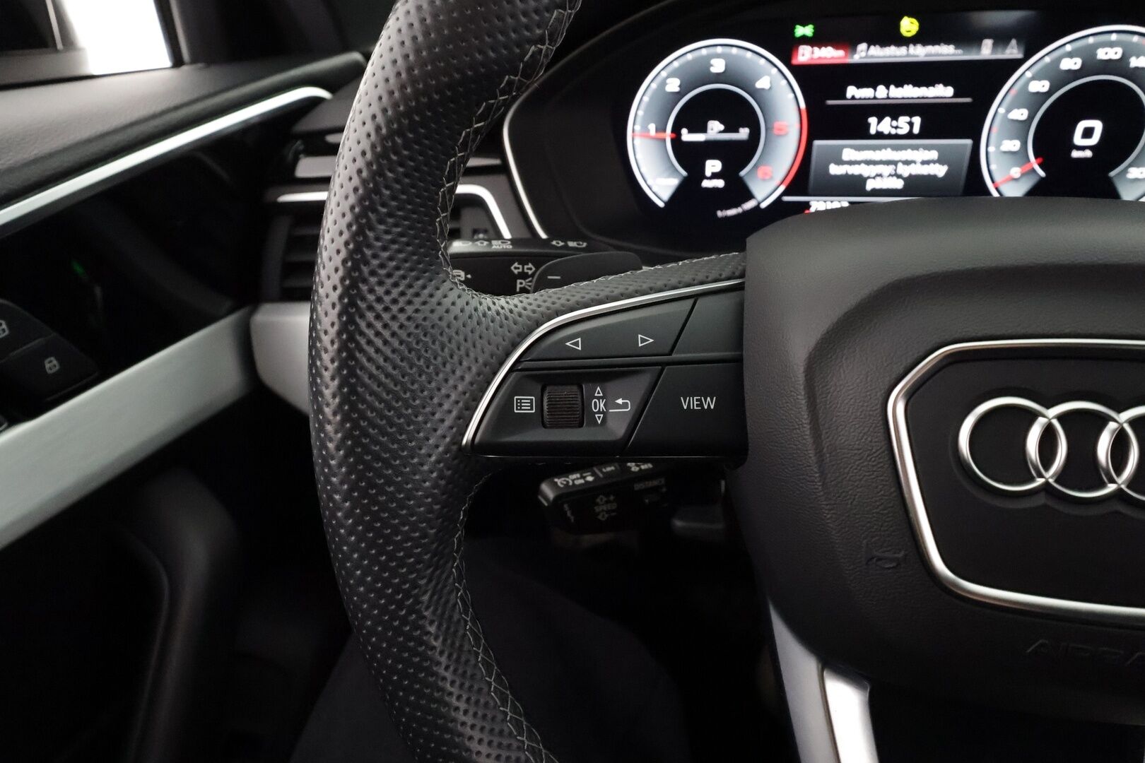 Audi A4 2022 Sedan Business 40 TDI 150 kW MHEV quattro * Webasto / Koukku / ACC / Matrix-LED / P.tutkat / Sportpenkit / Kaistavahti * - 1-om Suomi-auto / Kahdet renkaat - Osta nyt, maksa vasta ensi vuonna