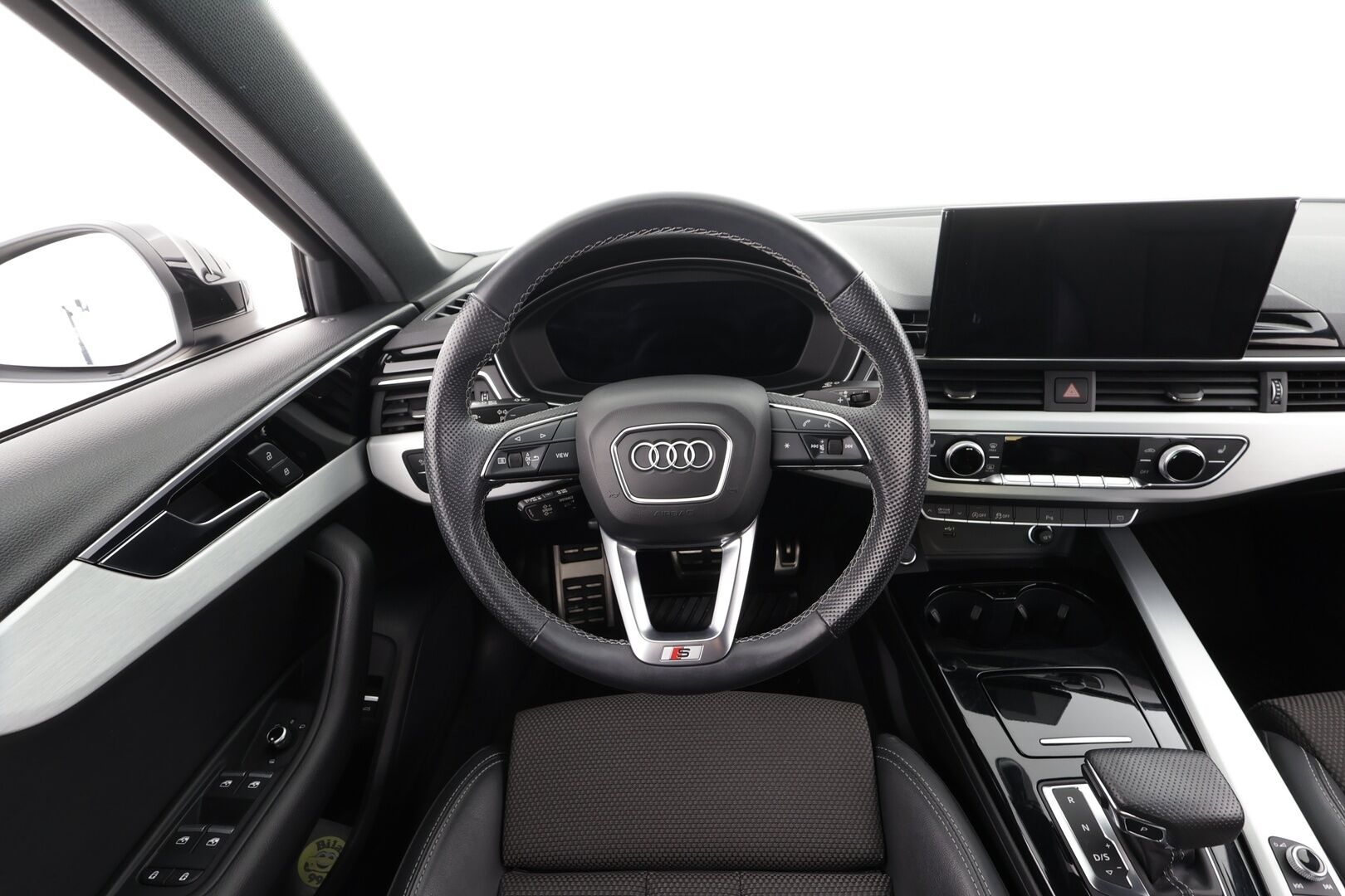 Audi A4 2022 Sedan Business 40 TDI 150 kW MHEV quattro * Webasto / Koukku / ACC / Matrix-LED / P.tutkat / Sportpenkit / Kaistavahti * - 1-om Suomi-auto / Kahdet renkaat - Osta nyt, maksa vasta ensi vuonna