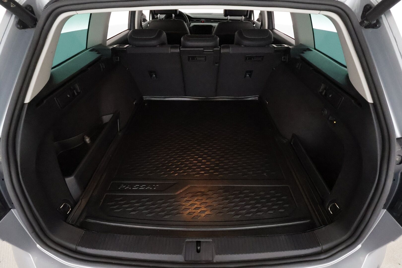 Volkswagen Passat 2022 Variant Alltrack Business 2,0 TDI SCR 147 kW 4MOTION DSG *H&K / ACC / Koukku / Kamera / Webasto / Matrix* - 1.om Suomi-auto /  / Merkkihuollettu / Kahdet renkaat / Hyvät varusteet!