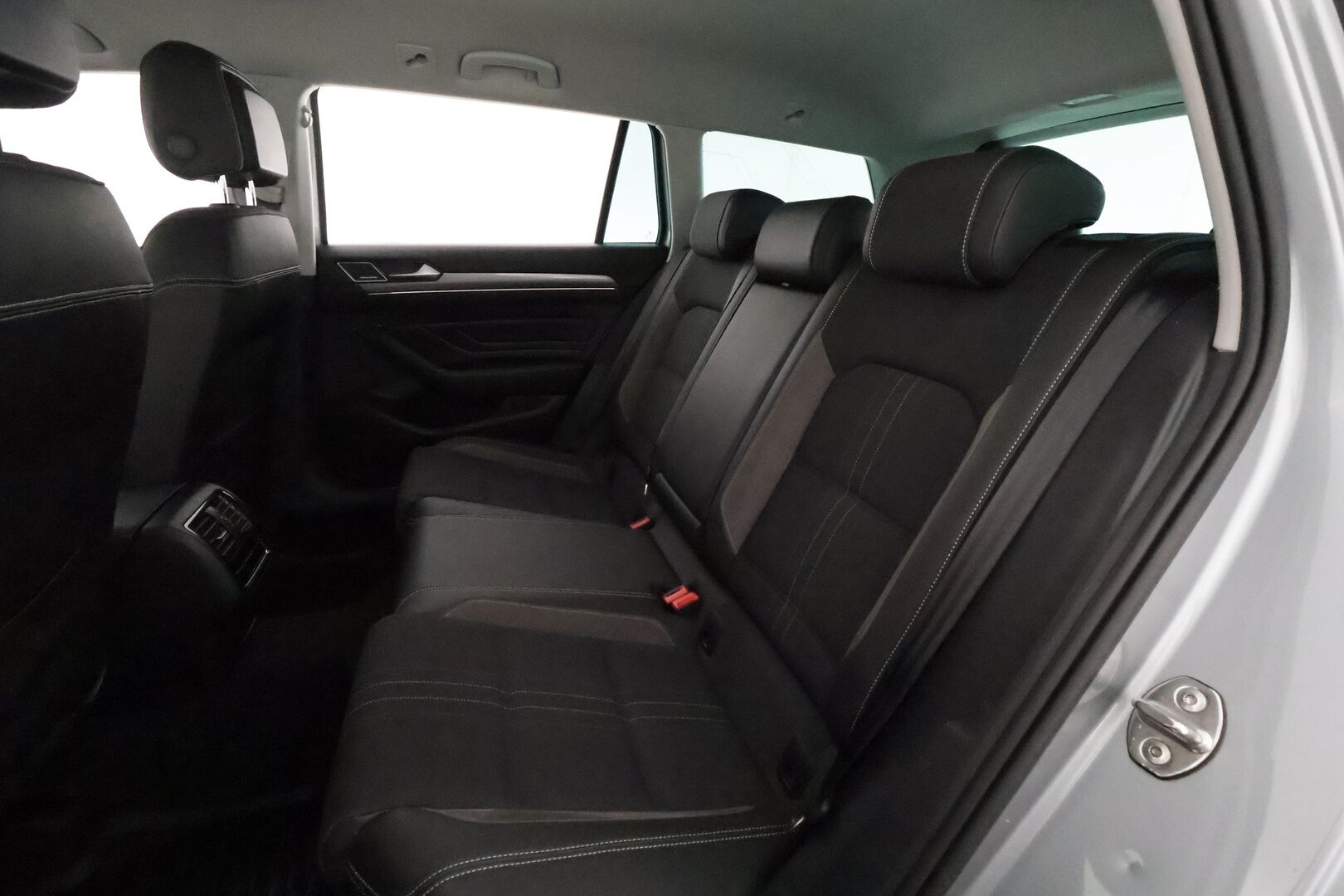 Volkswagen Passat 2022 Variant Alltrack Business 2,0 TDI SCR 147 kW 4MOTION DSG *H&K / ACC / Koukku / Kamera / Webasto / Matrix* - 1.om Suomi-auto /  / Merkkihuollettu / Kahdet renkaat / Hyvät varusteet!