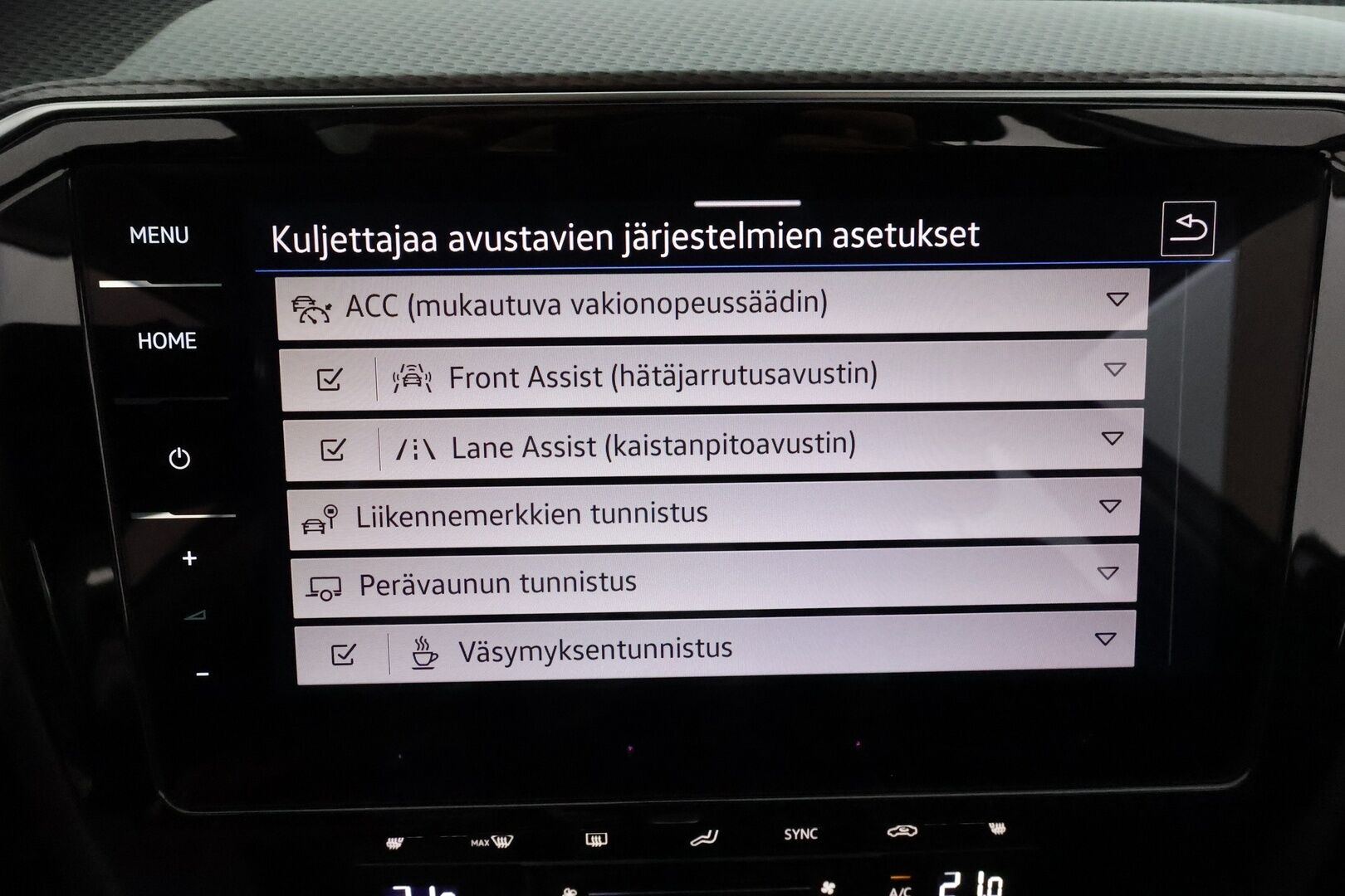 Volkswagen Passat 2022 Variant Alltrack Business 2,0 TDI SCR 147 kW 4MOTION DSG *H&K / ACC / Koukku / Kamera / Webasto / Matrix* - 1.om Suomi-auto /  / Merkkihuollettu / Kahdet renkaat / Hyvät varusteet!