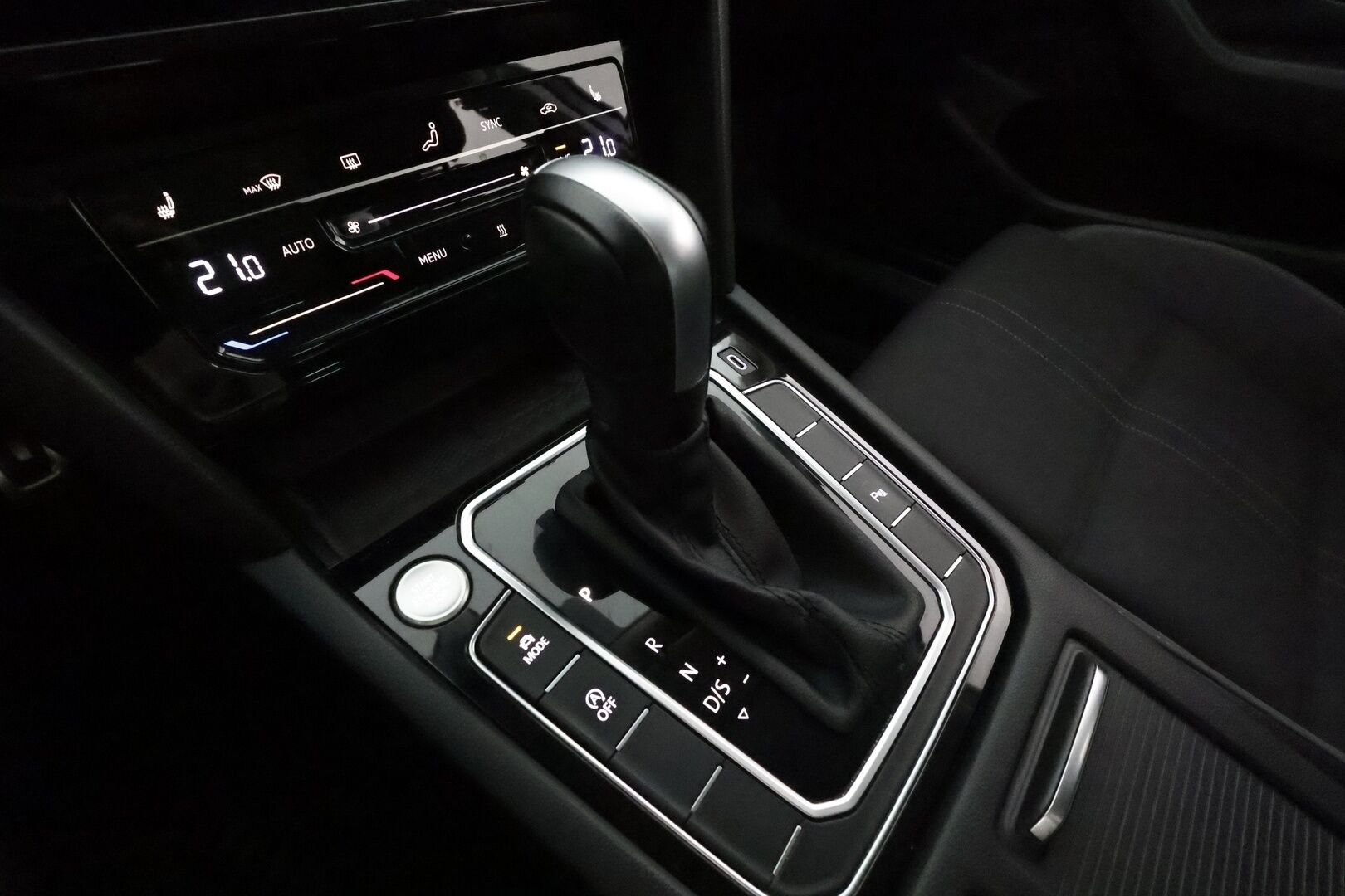 Volkswagen Passat 2022 Variant Alltrack Business 2,0 TDI SCR 147 kW 4MOTION DSG *H&K / ACC / Koukku / Kamera / Webasto / Matrix* - 1.om Suomi-auto /  / Merkkihuollettu / Kahdet renkaat / Hyvät varusteet!