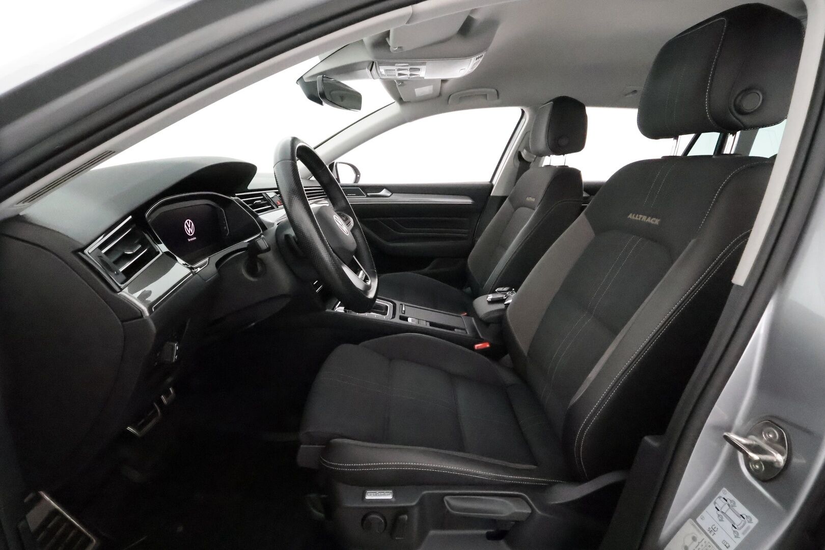 Volkswagen Passat 2022 Variant Alltrack Business 2,0 TDI SCR 147 kW 4MOTION DSG *H&K / ACC / Koukku / Kamera / Webasto / Matrix* - 1.om Suomi-auto /  / Merkkihuollettu / Kahdet renkaat / Hyvät varusteet!