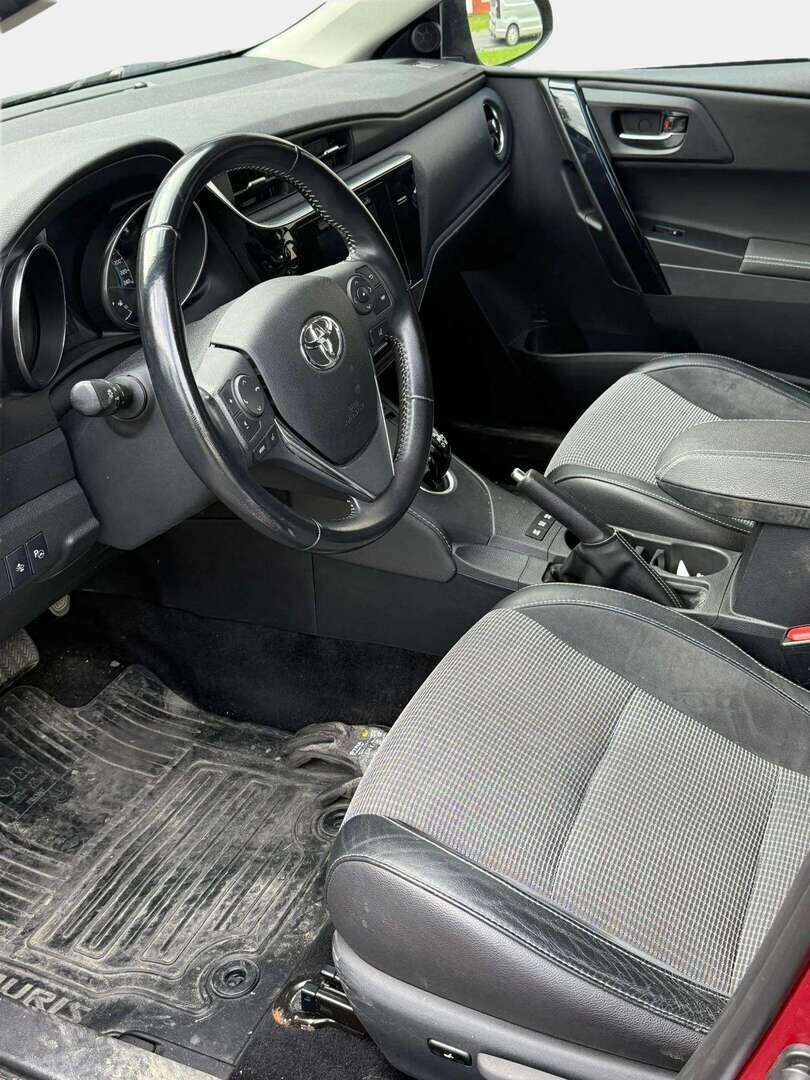 Toyota Auris 2017 Hybrid Premium - Webasto | Peruutuskamera | Puolnahkapenkit | Navi | Vakkari