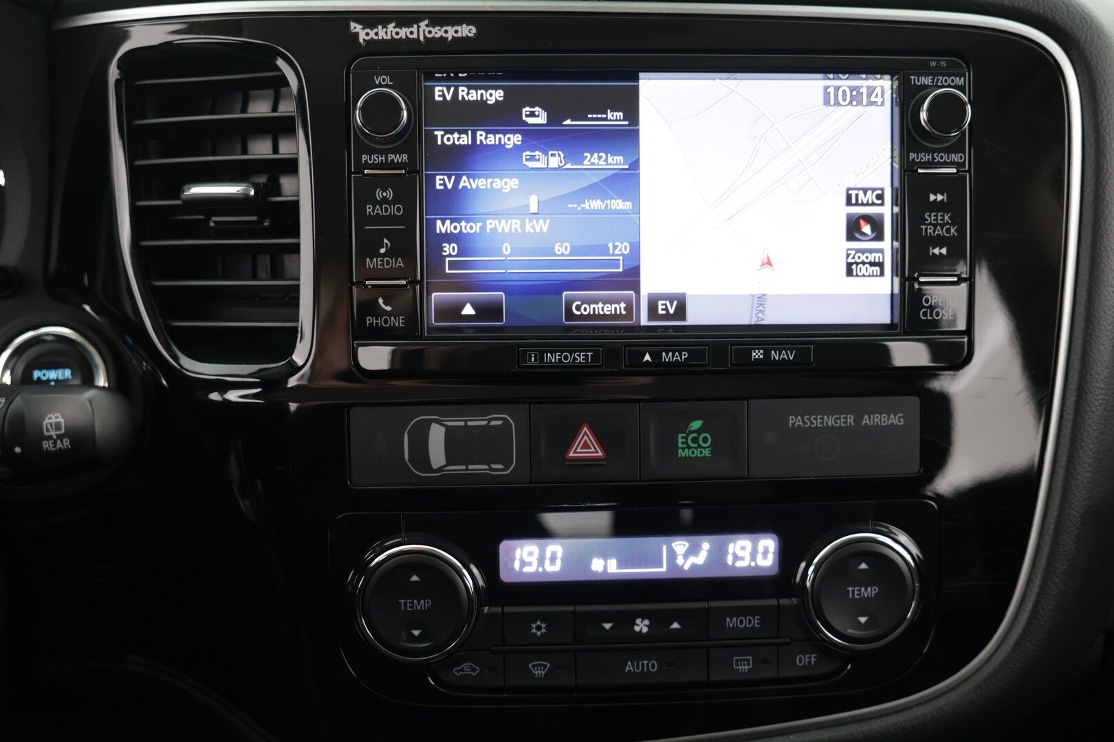 Mitsubishi OUTLANDER PHEV 2016 Instyle Navi Business 4WD 5P *Vakkari* / *Nahkapenkit*/ *Lämmitettävä ratti* - Sopu kilsat / Huippu varusteet / Juuri katsastettu!