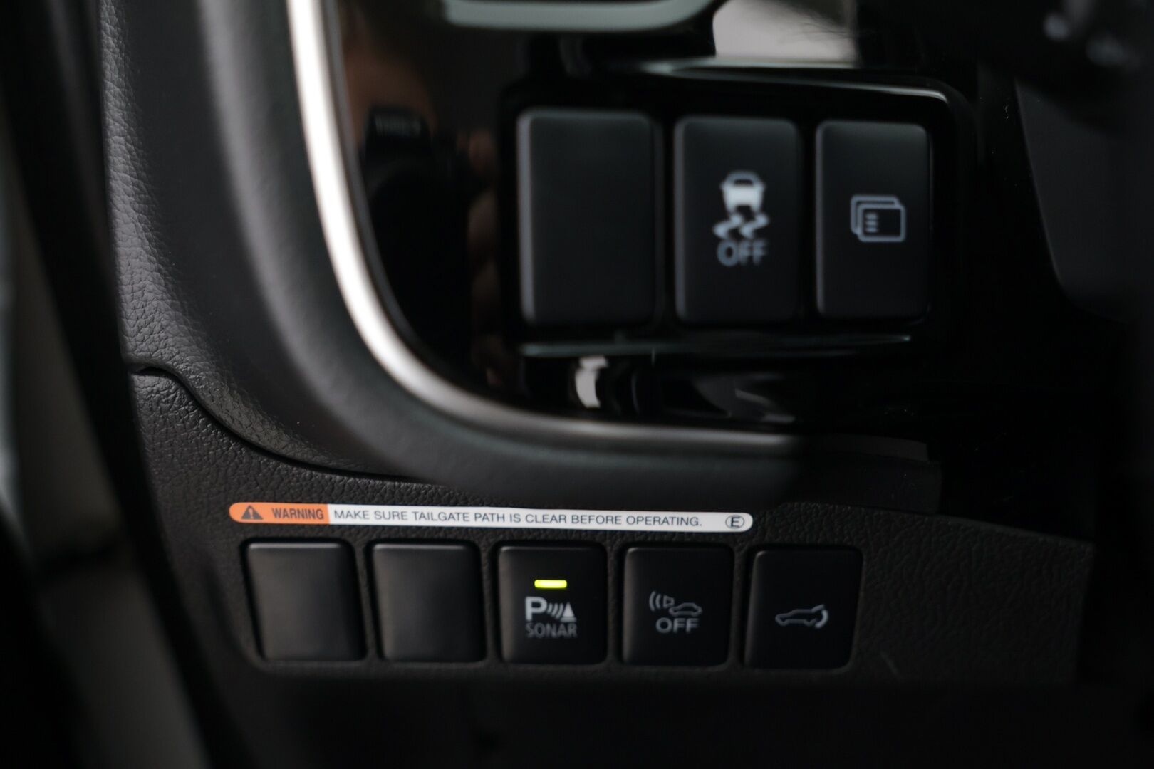 Mitsubishi OUTLANDER PHEV 2016 Instyle Navi Business 4WD 5P *Vakkari* / *Nahkapenkit*/ *Lämmitettävä ratti* - Sopu kilsat / Huippu varusteet / Juuri katsastettu!