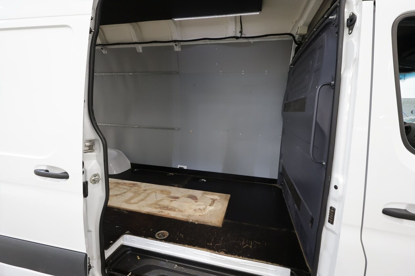 Mercedes-Benz Sprinter 2022 519CDI RWD-5,0/43AL pitkä A3 A C1 * Webasto / Koukku / Kaistavahti / Apple&Android / P.Kamera / Nahkaverhoilu * - 1-om Suomi-auto / Kahdet renkaat - HULLUT AVAJAISHULINAT KORKOTARJOUS 3,29 %