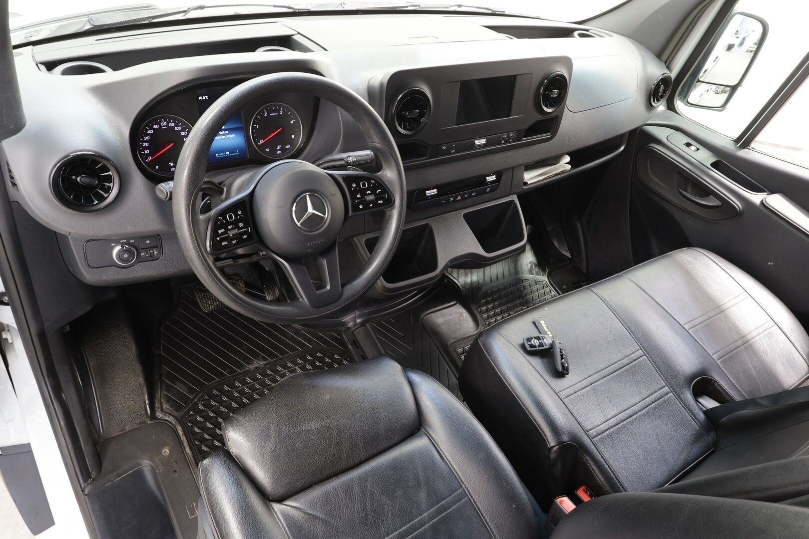 Mercedes-Benz Sprinter 2022 519CDI RWD-5,0/43AL pitkä A3 A C1 * Webasto / Koukku / Kaistavahti / Apple&Android / P.Kamera / Nahkaverhoilu * - 1-om Suomi-auto / Kahdet renkaat - HULLUT AVAJAISHULINAT KORKOTARJOUS 3,29 %