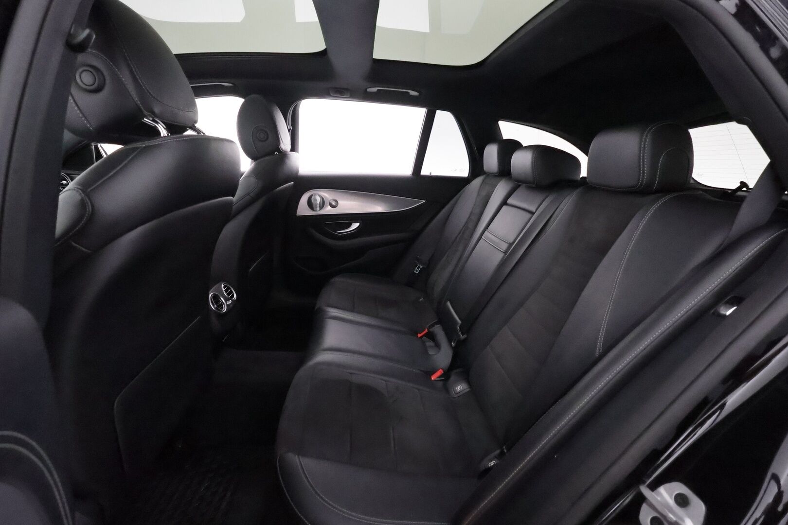 Mercedes-Benz E 2019 220 d T A Business ** Panorama / Widescreen / HUD / 360° Kamera / Burmester / Multibeam LED / Muistipenkit / Koukku **