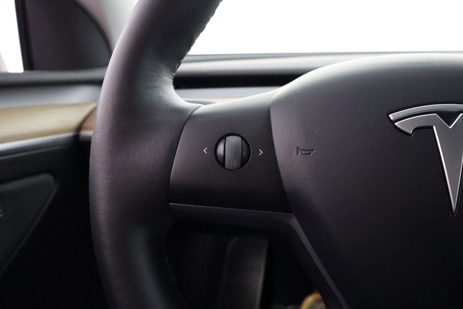 Tesla Model Y 2022 Long Range - | ILP | Koukku | ACC | Matrix-LED | P.kamera | Muistipenkki | Lasikatto | Premium Audio | Navi | Kaistavahti | Keyless | Kahdet renkaat | 