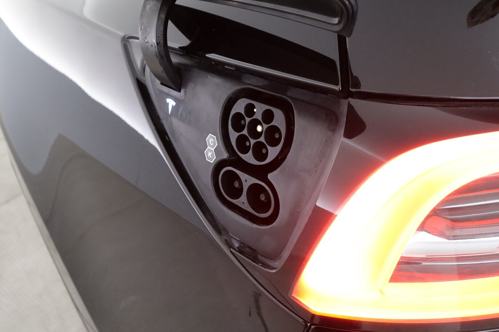 Tesla Model Y 2022 Long Range - | ILP | Koukku | ACC | Matrix-LED | P.kamera | Muistipenkki | Lasikatto | Premium Audio | Navi | Kaistavahti | Keyless | Kahdet renkaat | 