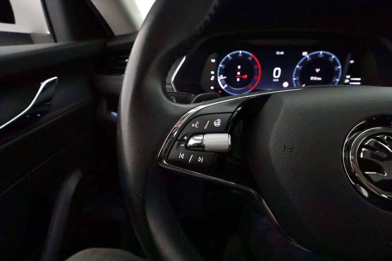 Skoda Octavia 2022 Combi 2.0 TDI 150 4x4 Style DSG **Webasto / Koukku / Adapt.Vakkari / Matrix-LED / P.kamera / Navi / Kaistavahti** - 1-om Suomi-auto / Kahdet Renkaat