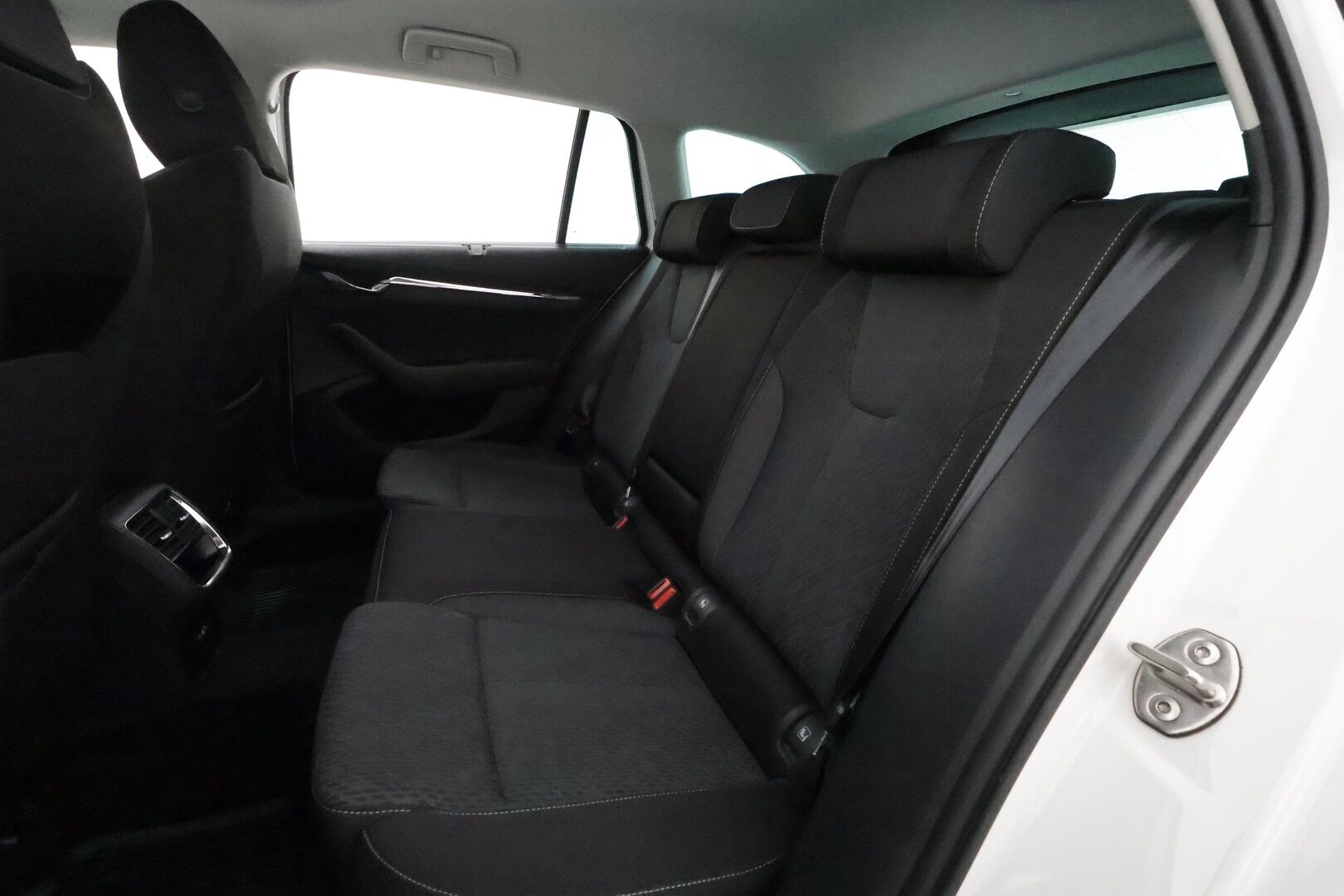 Skoda Octavia 2022 Combi 2.0 TDI 150 4x4 Style DSG **Webasto / Koukku / Adapt.Vakkari / Matrix-LED / P.kamera / Navi / Kaistavahti** - 1-om Suomi-auto / Kahdet Renkaat