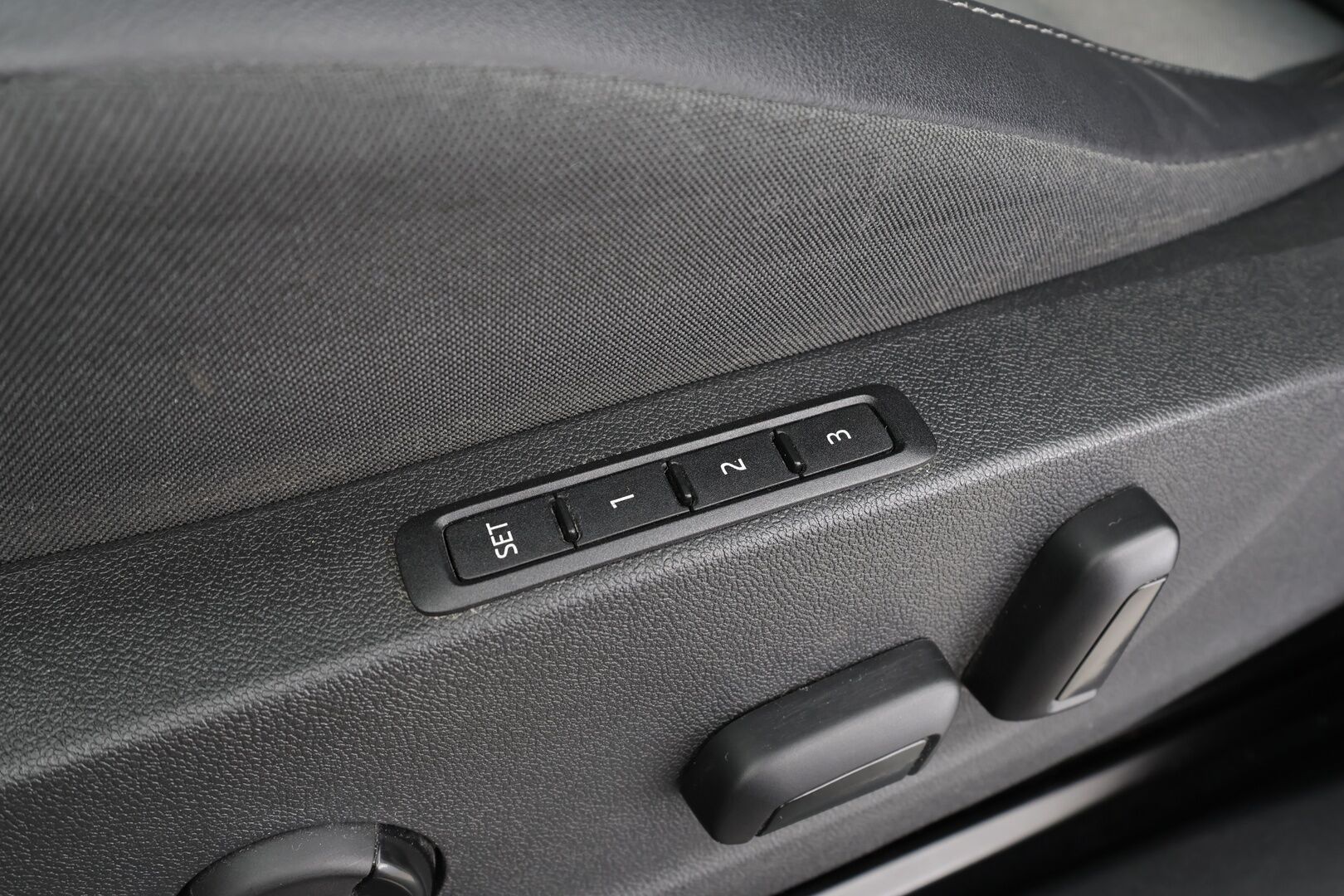 Skoda Enyaq 2022 60 iV - |1.OM Suomi-auto | ILP | ACC | P.kamera | Matrix LED | Muistipenkki | Navi | Puolinahat | Sähköluukku | Kahdet renkaat aluvanteilla|