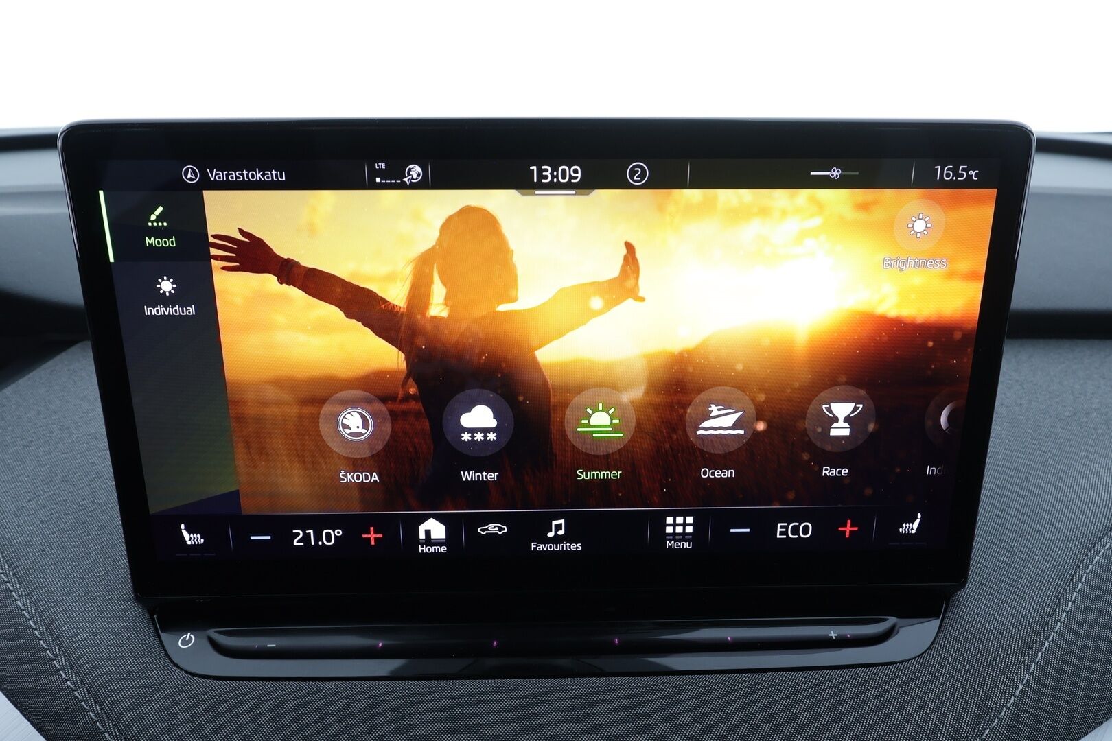 Skoda Enyaq 2022 60 iV - |1.OM Suomi-auto | ILP | ACC | P.kamera | Matrix LED | Muistipenkki | Navi | Puolinahat | Sähköluukku | Kahdet renkaat aluvanteilla|