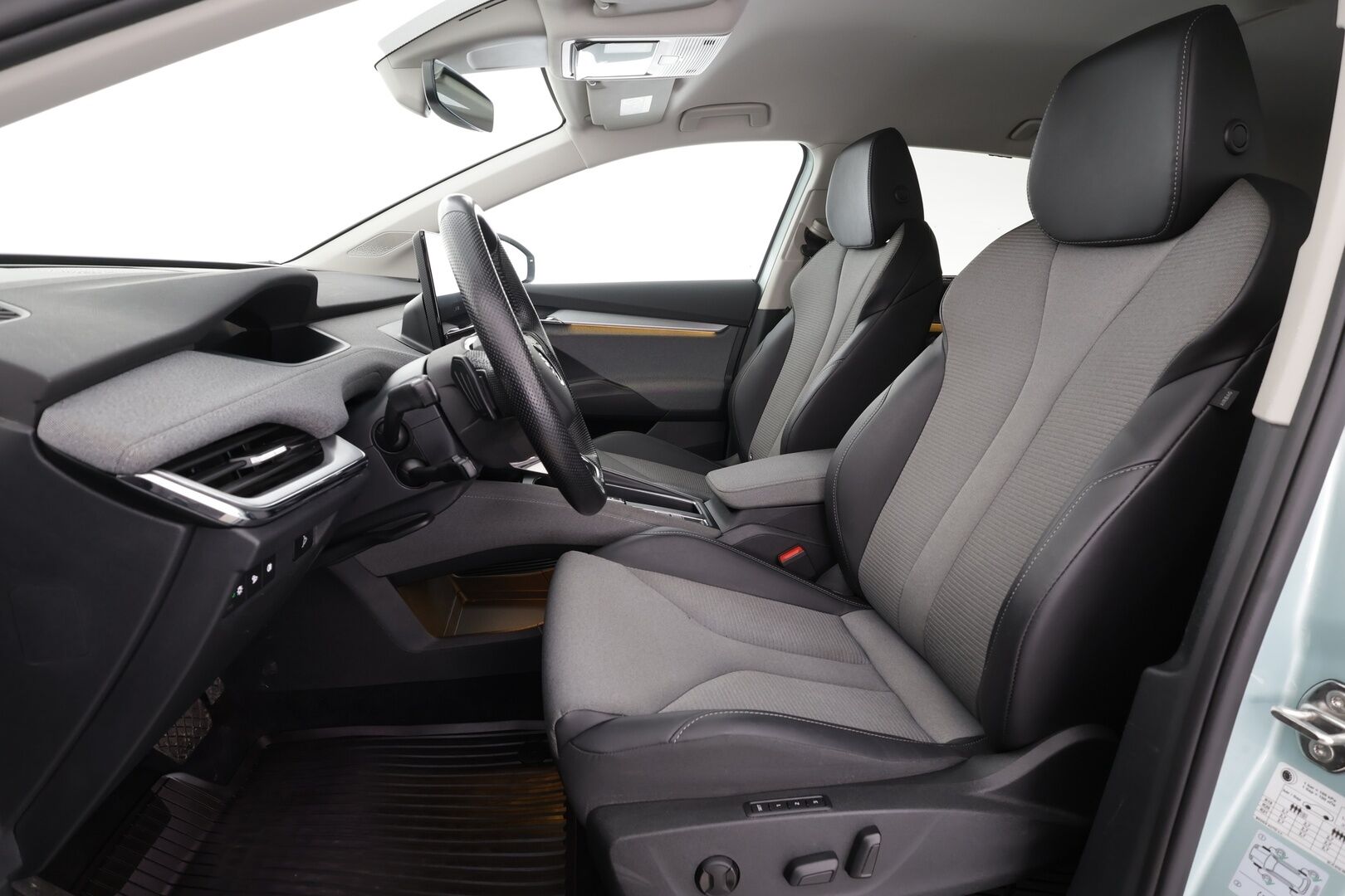 Skoda Enyaq 2022 60 iV * ACC / P.kamera / Matrix LED / ILP / Muistipenkki / Navi / Puolinahat / Sähköluukku * - *1.OM Suomi-auto / Kahdet renkaat aluvanteilla* - HULLUT VÄLIPÄIVÄT KORKOTARJOUS 2,49%