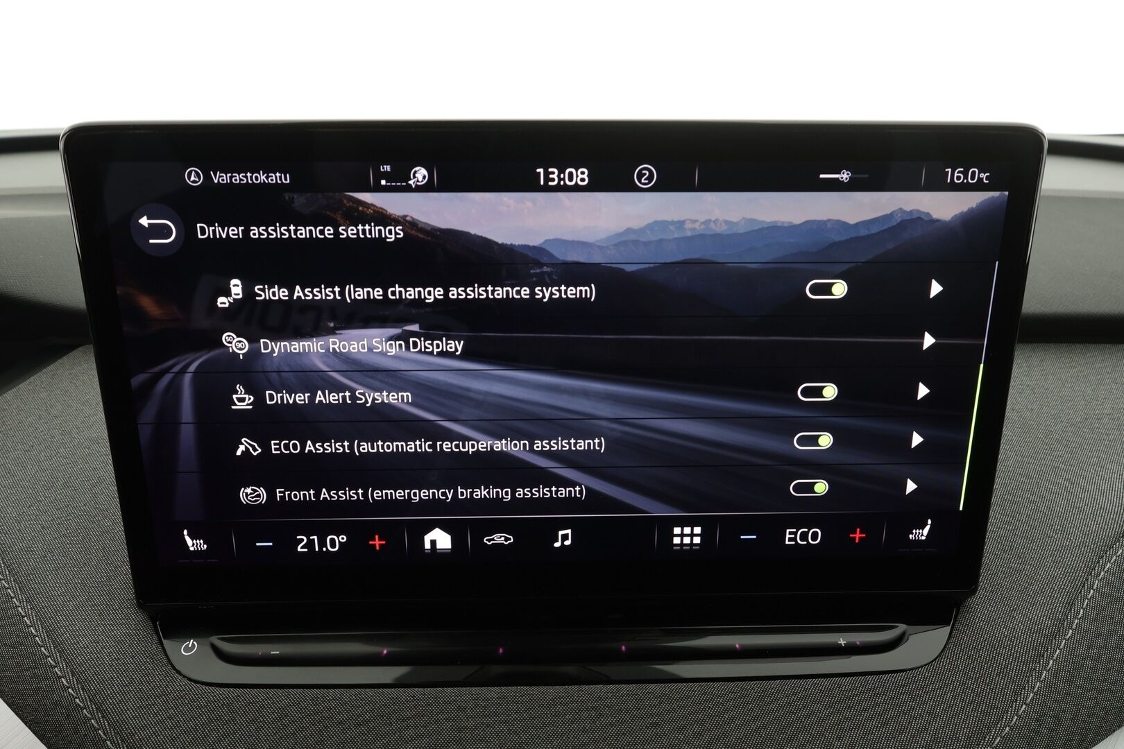 Skoda Enyaq 2022 60 iV *1.OM Suomi-auto / ILP / ACC / P.kamera / Matrix LED / ILP / Muistipenkki / Navi* - *Puolinahat / Sähköluukku / Kahdet renkaat aluvanteilla*