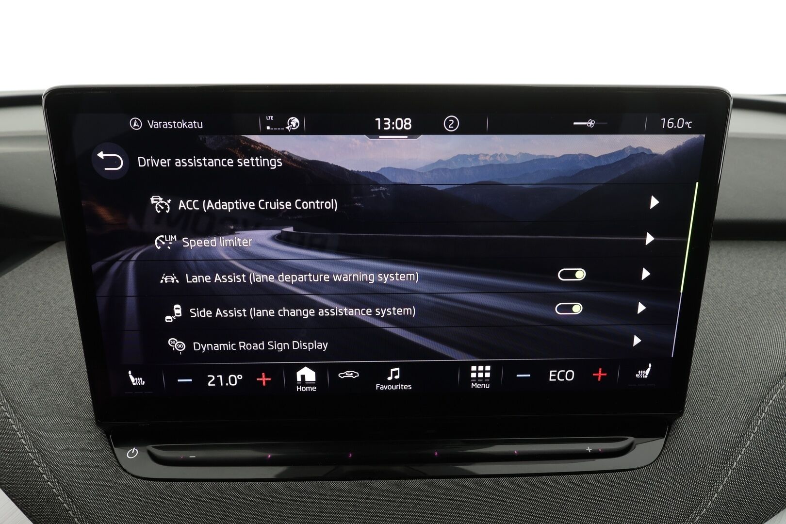 Skoda Enyaq 2022 60 iV - |1.OM Suomi-auto | ILP | ACC | P.kamera | Matrix LED | Muistipenkki | Navi | Puolinahat | Sähköluukku | Kahdet renkaat aluvanteilla|