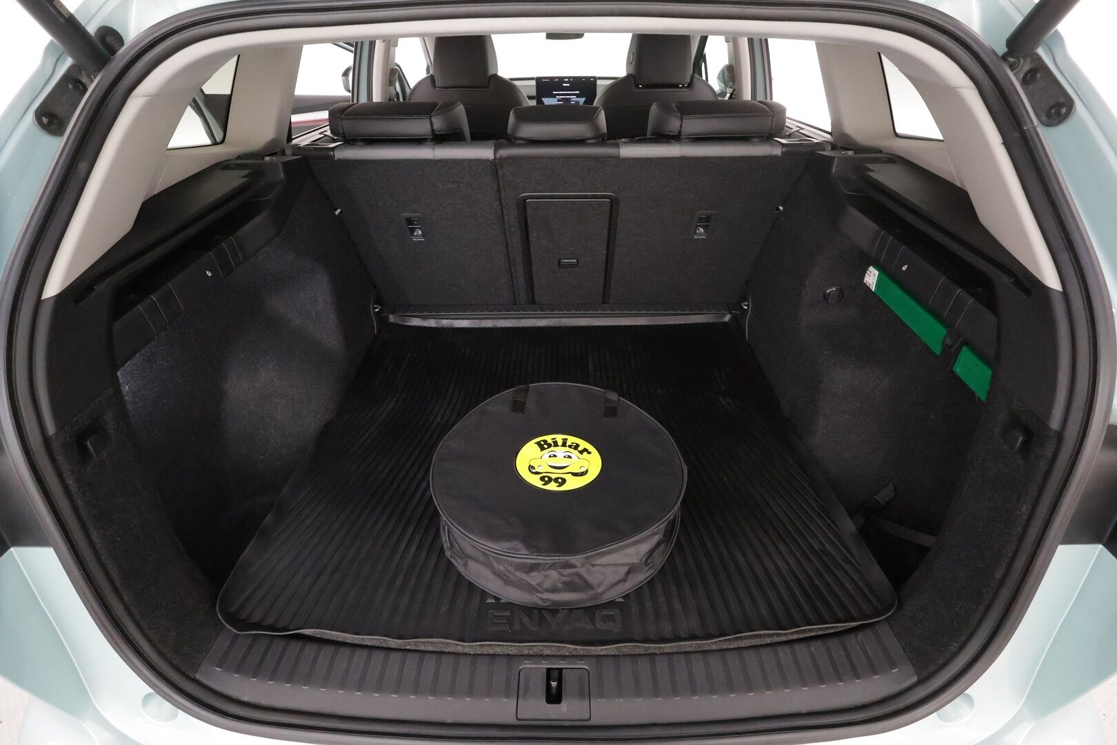 Skoda Enyaq 2022 60 iV - |1.OM Suomi-auto | ILP | ACC | P.kamera | Matrix LED | Muistipenkki | Navi | Puolinahat | Sähköluukku | Kahdet renkaat aluvanteilla|