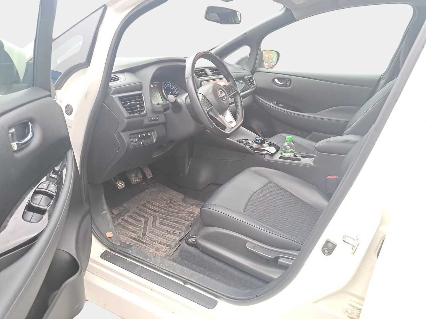 Nissan Leaf 2022 Business 360 MY22 39kWh FI ** Suomiauto / Adapt.vakkari / 360-kamera / Keyless Go / Kaistavahti ** - * Kattavasti varusteltu Suomiauto / 2x renkaat / Huollettu 7/2025 47tkm / Kuolleen kulman avustin **