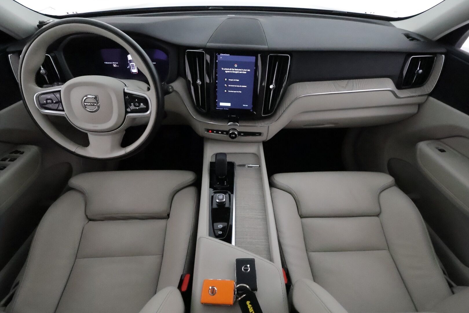 Volvo XC60 2022 T8 AWD Long Range High Performance Plus Bright **Panorama / Full-LED / Koukku / ACC / P.kamera / Sportpenkit Muistilla** - 3,99 % KORKOTARJOUS TÄHÄN AUTOON - 1-om Suomi-auto / Kahdet Renkaat / Merkkihuollettu! / **HYVILLÄ KAMOILLA**