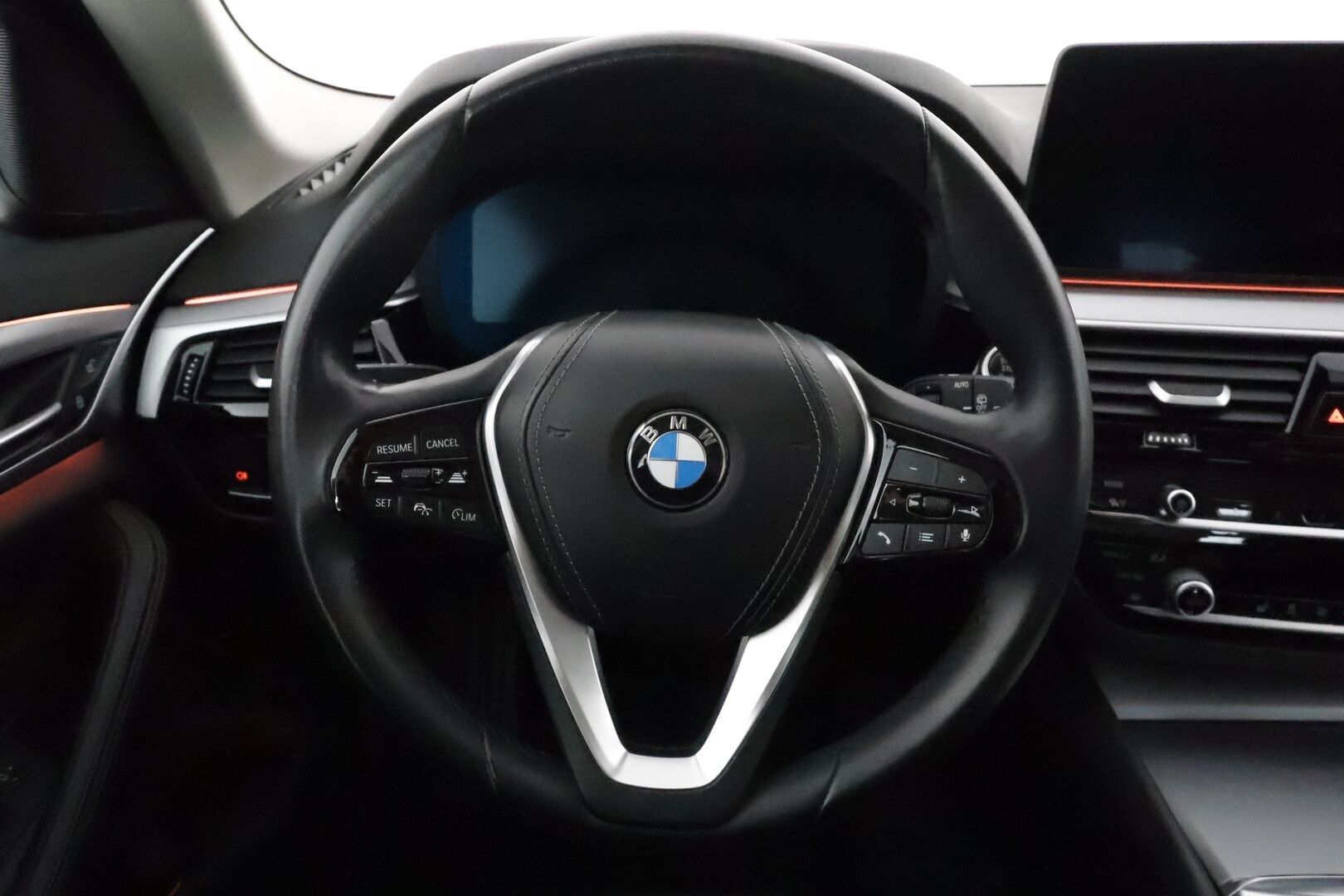 BMW 520 2022 G31 LCI Touring 520d A xDrive MHEV **Adapt. vakkari / Hifi / Sporttipenkit / Adapt. LED / Koukku / Apple&Android** - 3,99 % KORKOTARJOUS TÄHÄN AUTOON - 1-om. Suomi-auto / P.kamera / Nahkasisusta