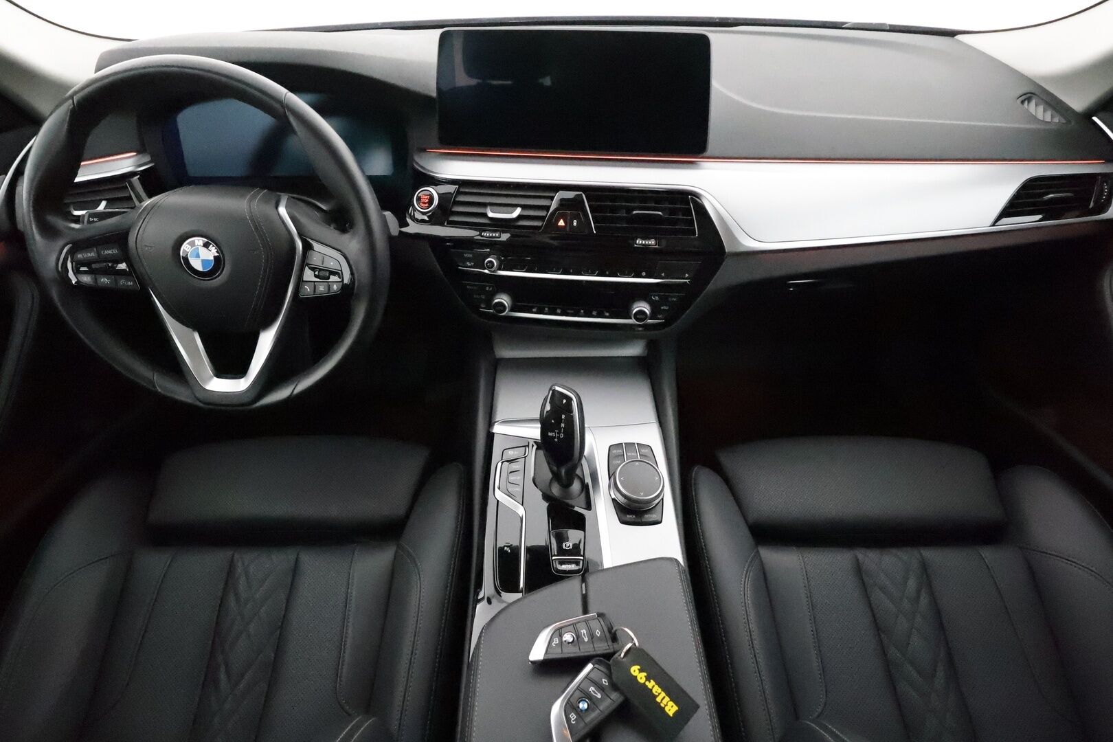 BMW 520 2022 G31 LCI Touring 520d A xDrive MHEV **Adapt. vakkari / Hifi / Sporttipenkit / Adapt. LED / Koukku / Apple&Android** - 3,99 % KORKOTARJOUS TÄHÄN AUTOON - 1-om. Suomi-auto / P.kamera / Nahkasisusta