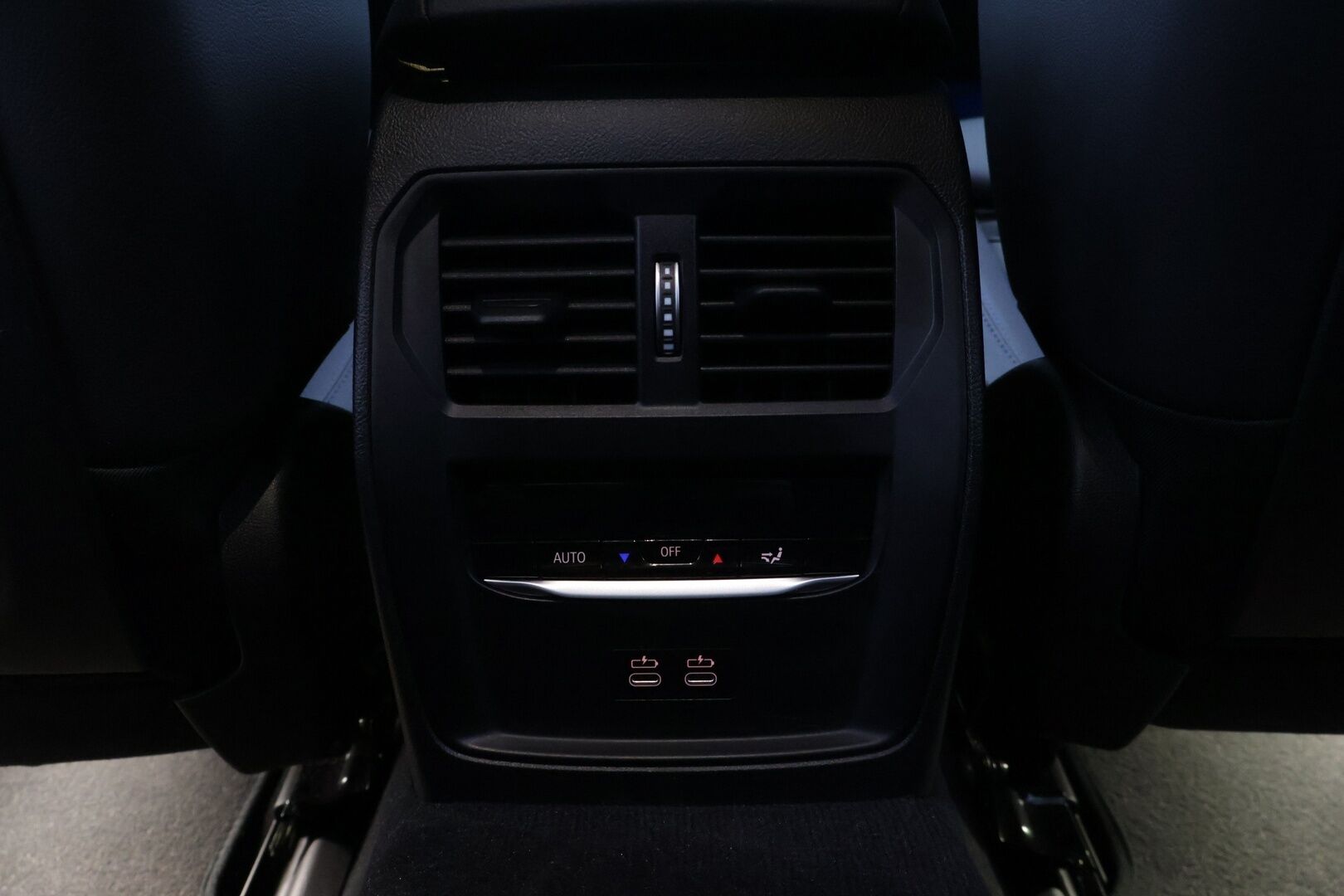 BMW I4 M50 2022 M50 *H&K / Adapt. vakkari / Portimao Blue / BLISS / Shadowline / Comfort access / Peruutuskamera / - 3,99 % KORKOTARJOUS TÄHÄN AUTOON 16.9. ASTI! - *Suomi auto / 1-Omisteinen / Merkkihuollettu / Kahdet renkaat vantein*