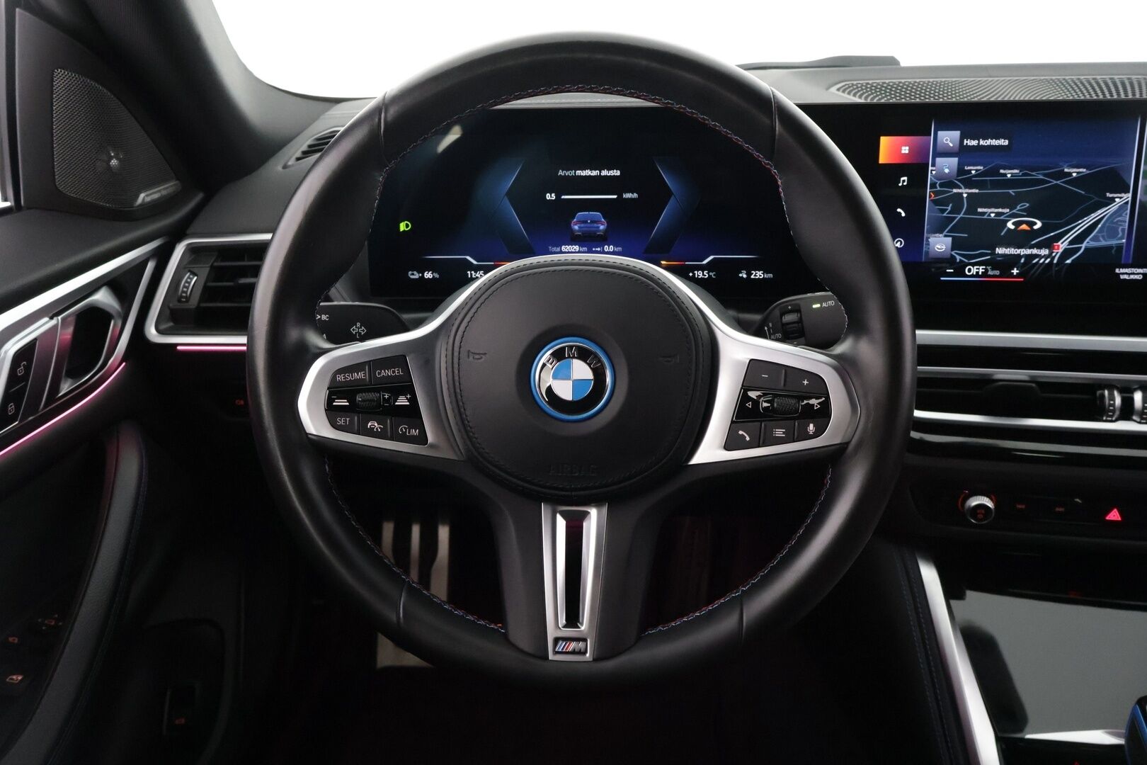BMW I4 M50 2022 M50 *H&K / Adapt. vakkari / Portimao Blue / BLISS / Shadowline / Comfort access / Peruutuskamera / - 3,99 % KORKOTARJOUS TÄHÄN AUTOON 16.9. ASTI! - *Suomi auto / 1-Omisteinen / Merkkihuollettu / Kahdet renkaat vantein*