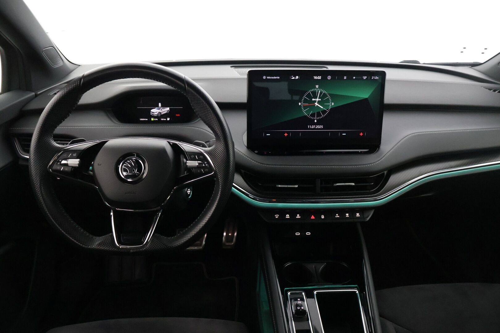 Skoda Enyaq 2022 60 SportLine iV * Peruutuskamera / Sähköluukku / Ambient / AppleCarPlay / Navi / LED - * Näyttävä SportLine /  Kahdet renkaat alumiinivanteilla! *