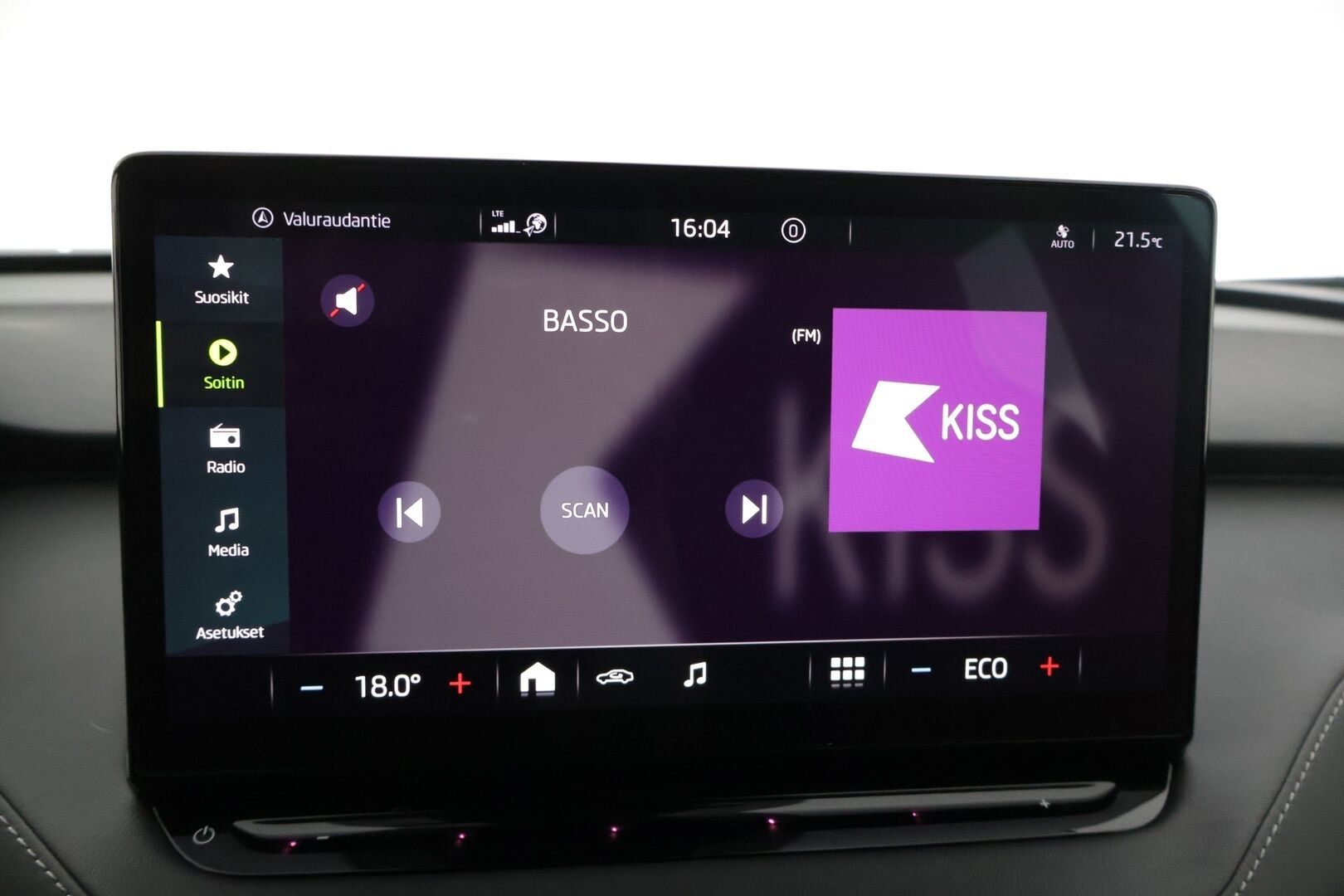 Skoda Enyaq 2022 60 SportLine iV * Peruutuskamera / Sähköluukku / Ambient / AppleCarPlay / Navi / LED - * Näyttävä SportLine /  Kahdet renkaat alumiinivanteilla! *