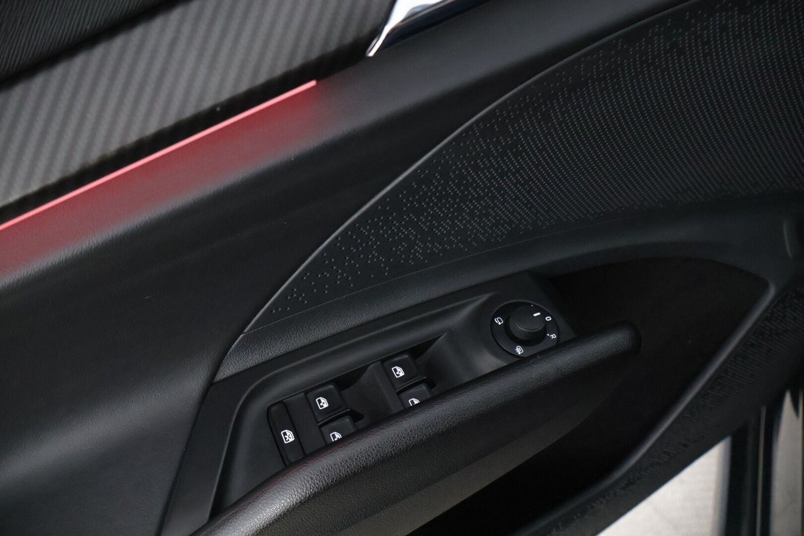 Skoda Enyaq 2022 60 SportLine iV * Peruutuskamera / Sähköluukku / Ambient / AppleCarPlay / Navi / LED - * Näyttävä SportLine /  Kahdet renkaat alumiinivanteilla! *