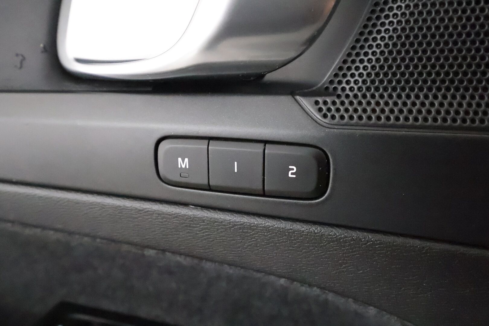 Volvo XC40 2023 Recharge Plus aut. *ACC / KOUKKU / ILP / P.kamera / Muistipenkki / Pixel LED / BLIS / Facelift / Navi* - SOH 96%! / Suomi-auto / Kahdet renkaat aluvanteilla / Merkkihuollettu