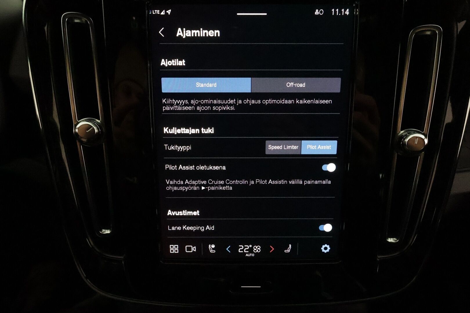 Volvo XC40 2023 Recharge Plus aut. *ACC / KOUKKU / ILP / P.kamera / Muistipenkki / Pixel LED / BLIS / Facelift / Navi* - Akku kuntotarkastettu SoH 96%! / Suomi-auto / Kahdet renkaat aluvanteilla / Merkkihuollettu - HULLU BLACKWEEK KORKOTARJOUS 2,49%