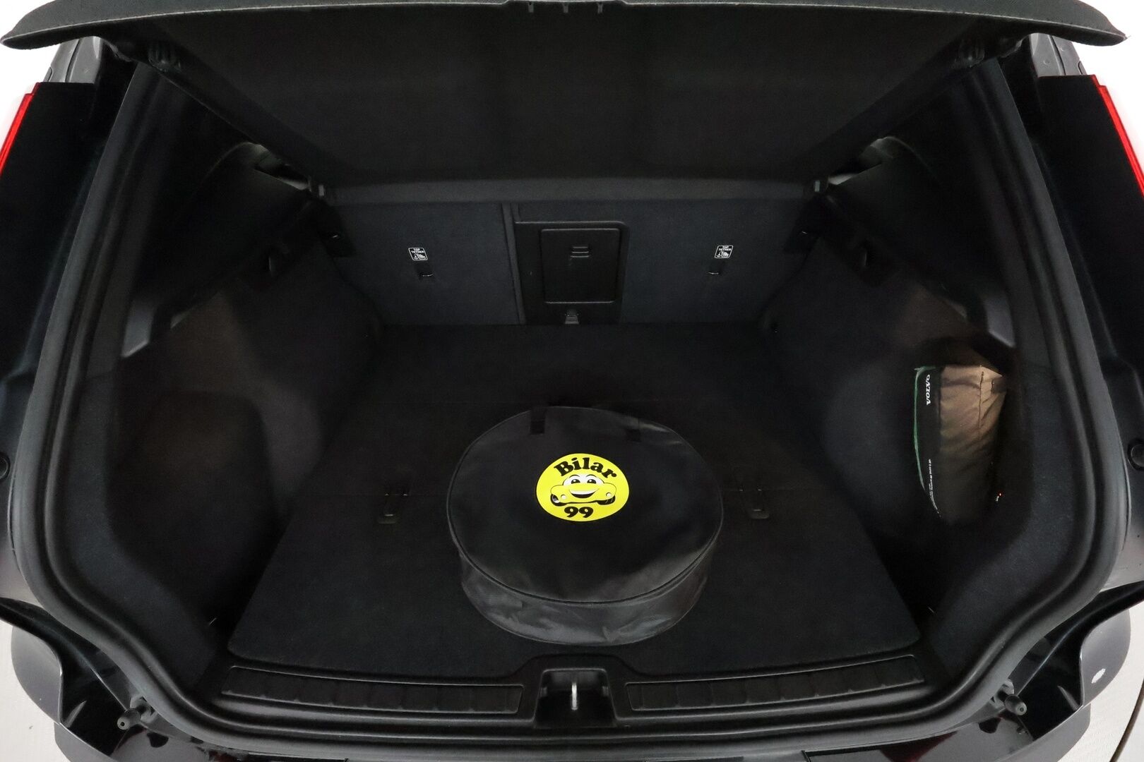 Volvo XC40 2023 Recharge Plus aut. *ACC / KOUKKU / ILP / P.kamera / Muistipenkki / Pixel LED / BLIS / Facelift / Navi* - Akku kuntotarkastettu SoH 96%! / Suomi-auto / Kahdet renkaat aluvanteilla / Merkkihuollettu - HULLU BLACKWEEK KORKOTARJOUS 2,49%