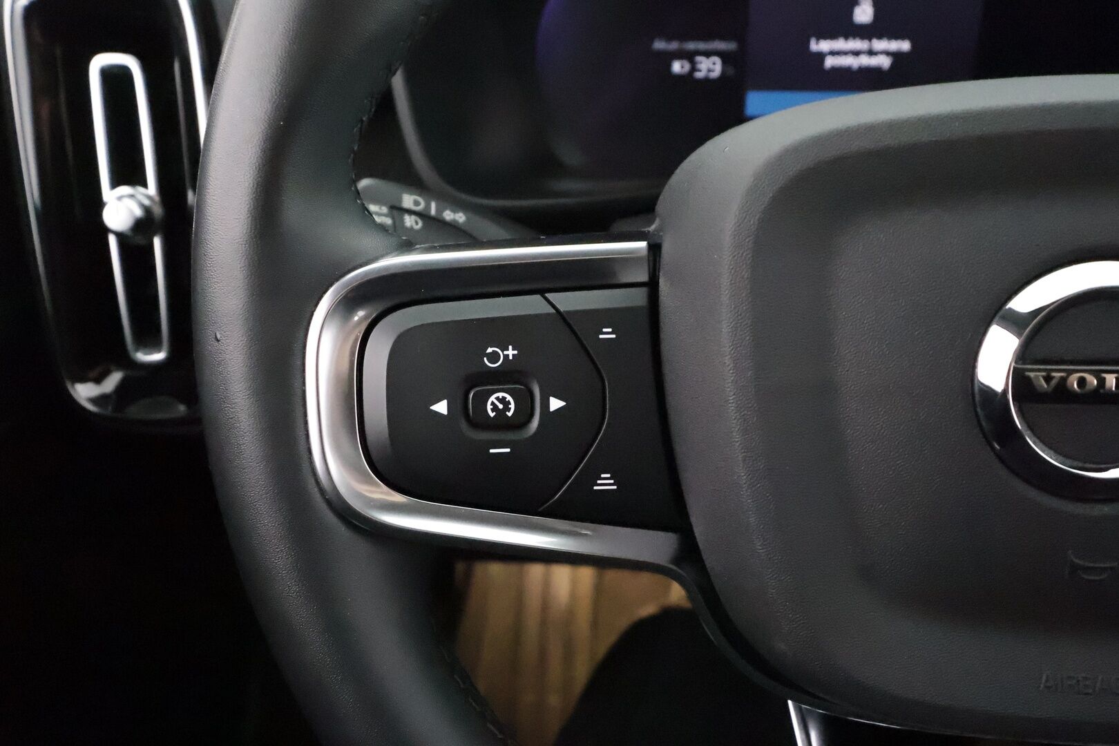 Volvo XC40 2023 Recharge Twin Plus aut - | ILP | ACC | P.kamera | LED | Sporttipenkki Muistilla | Navi | Kaistavahti | Katveavustin | Keyless | 1-om Suomi-auto | 2x Latauskaapelit | Kahdet renkaat | Merkkihuollot |