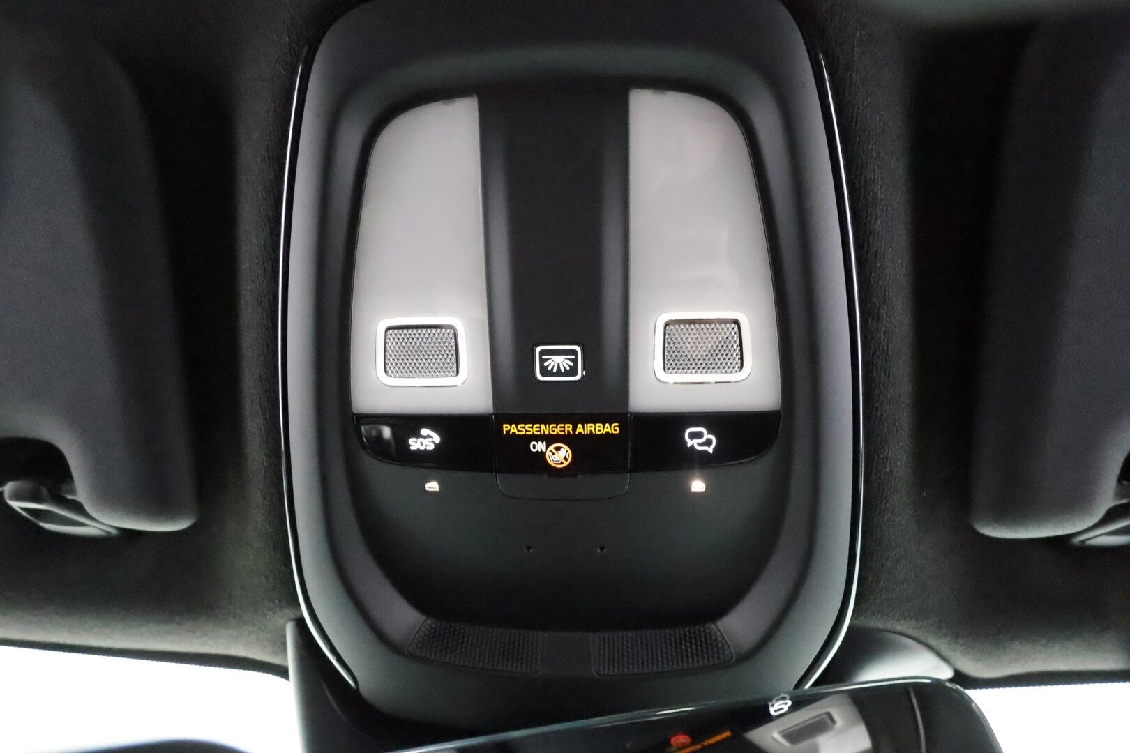 Volvo XC40 2023 Recharge Twin Plus aut - | ILP | ACC | P.kamera | LED | Sporttipenkki Muistilla | Navi | Kaistavahti | Katveavustin | Keyless | 1-om Suomi-auto | 2x Latauskaapelit | Kahdet renkaat | Merkkihuollot |