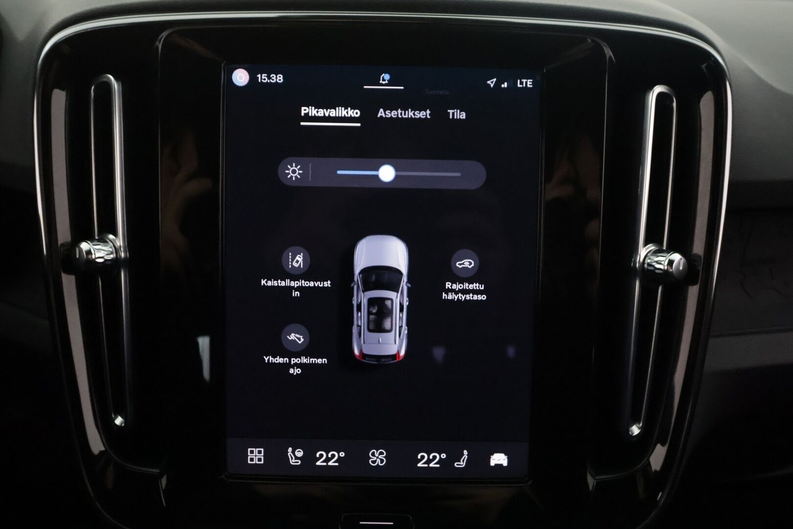 Volvo XC40 2023 Recharge Twin Plus aut - | ILP | ACC | P.kamera | LED | Sporttipenkki Muistilla | Navi | Kaistavahti | Katveavustin | Keyless | 1-om Suomi-auto | 2x Latauskaapelit | Kahdet renkaat | Merkkihuollot |