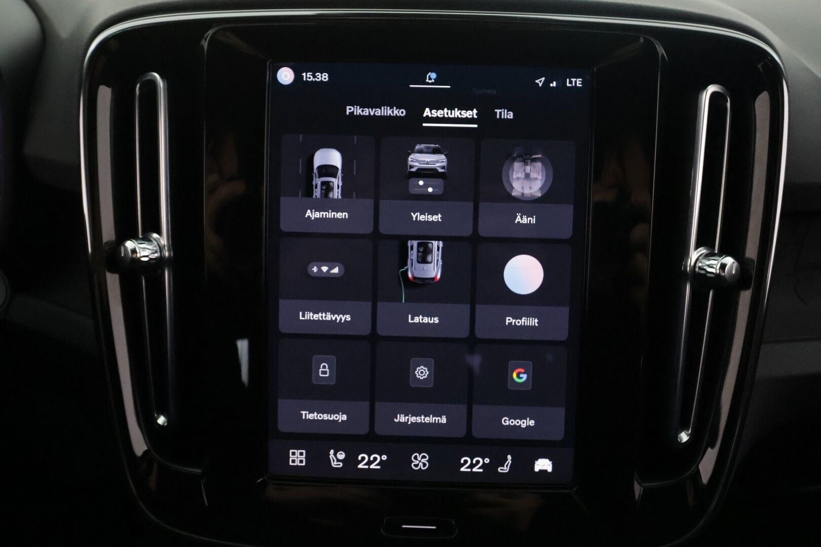 Volvo XC40 2023 Recharge Twin Plus aut - | ILP | ACC | P.kamera | LED | Sporttipenkki Muistilla | Navi | Kaistavahti | Katveavustin | Keyless | 1-om Suomi-auto | 2x Latauskaapelit | Kahdet renkaat | Merkkihuollot |