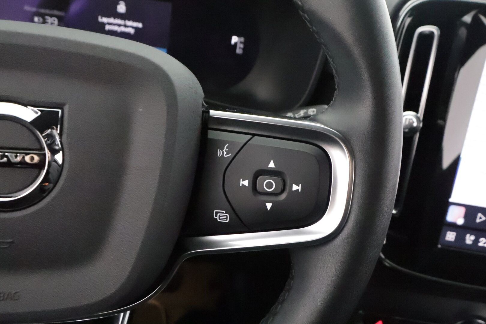 Volvo XC40 2023 Recharge Twin Plus aut - | ILP | ACC | P.kamera | LED | Sporttipenkki Muistilla | Navi | Kaistavahti | Katveavustin | Keyless | 1-om Suomi-auto | 2x Latauskaapelit | Kahdet renkaat | Merkkihuollot |